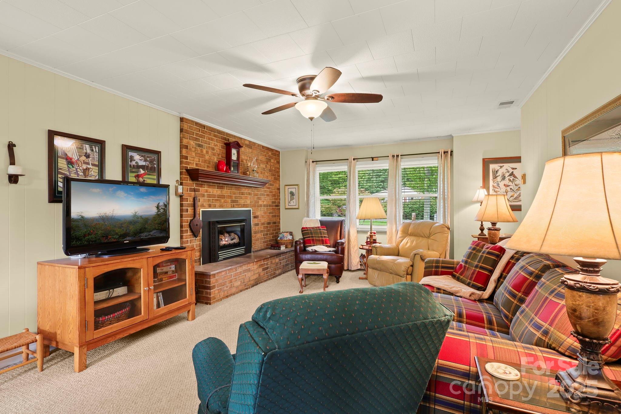 1074 Nikanor Road — West Jefferson