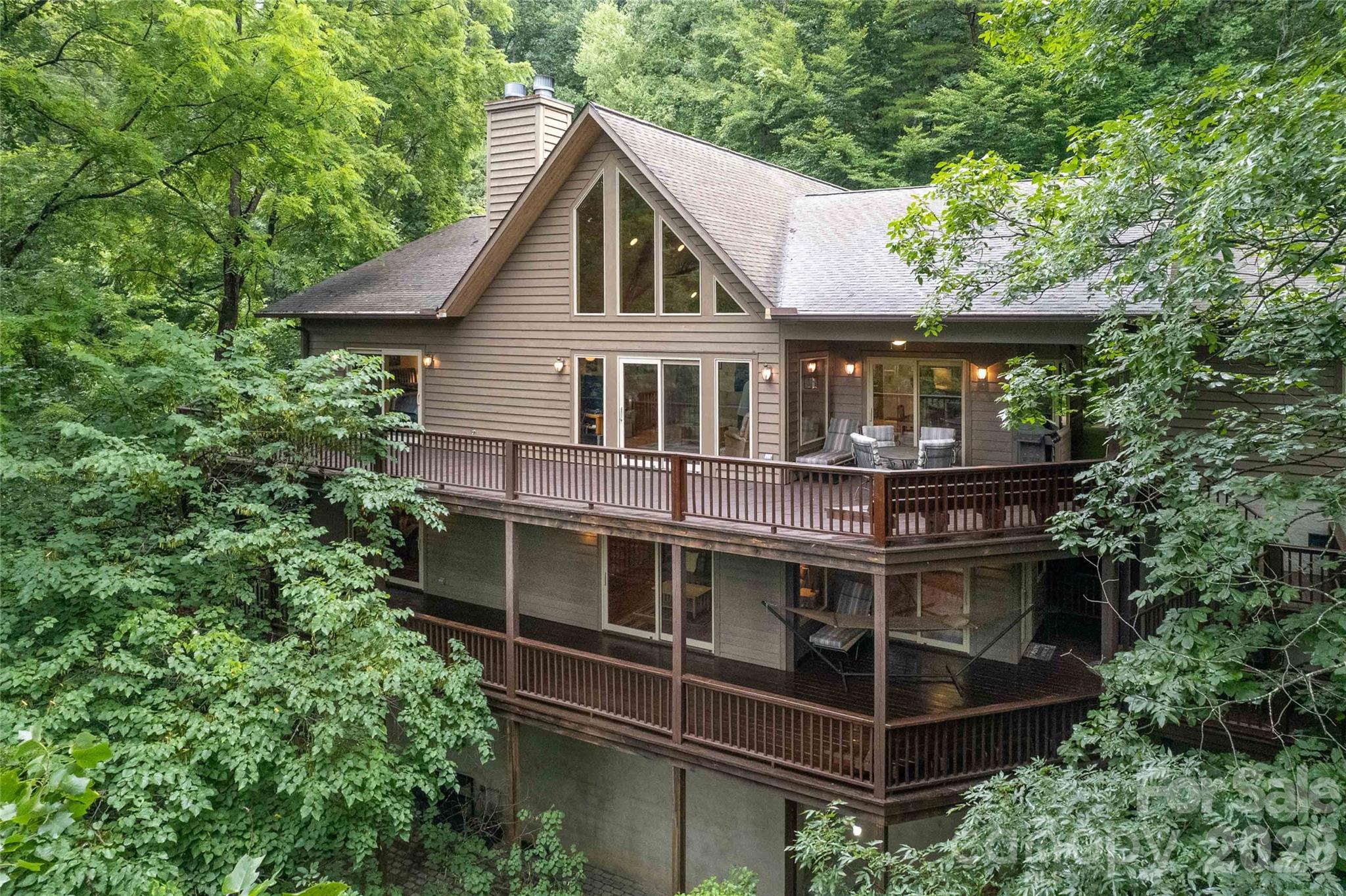 300 Sweet Birch Lane — Tuckasegee