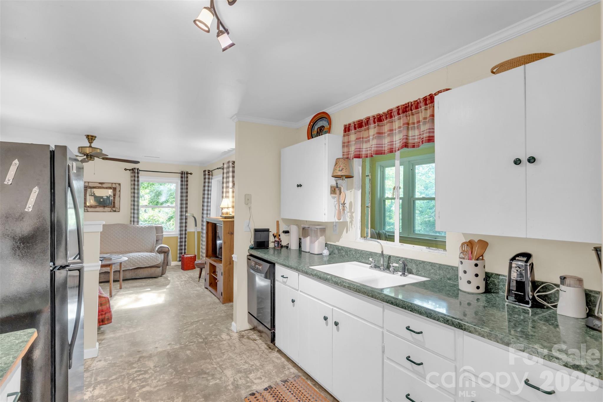 3605 Skyuka Mountain Road — Columbus