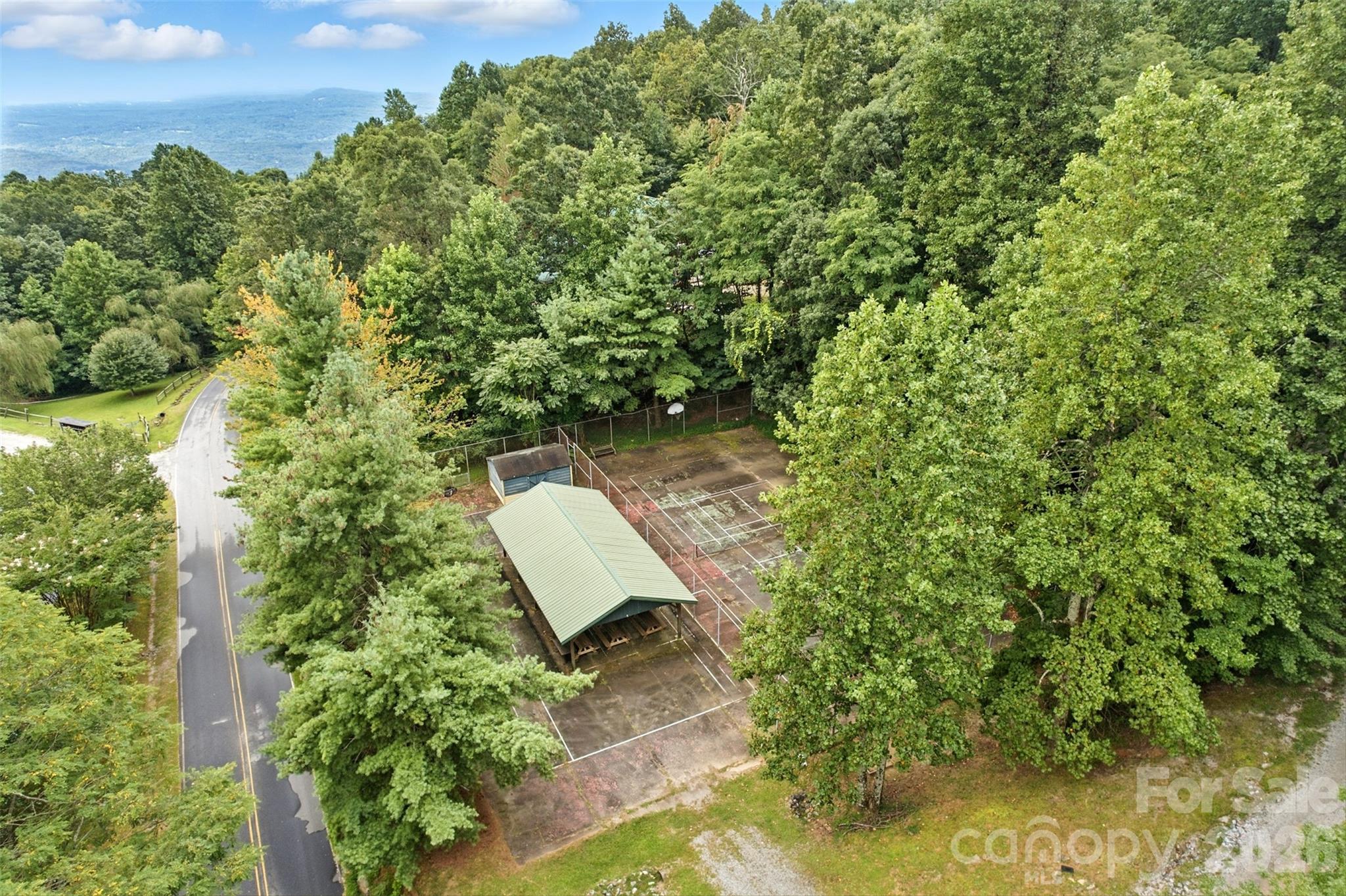 3605 Skyuka Mountain Road — Columbus