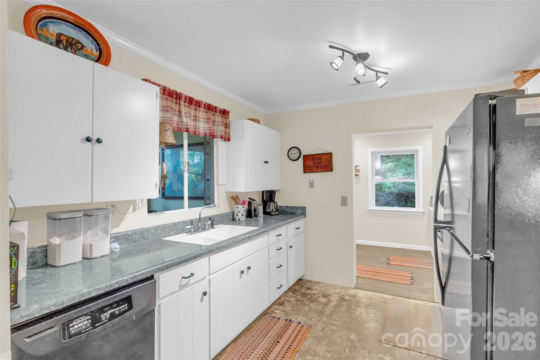 3605 Skyuka Mountain Road — Columbus