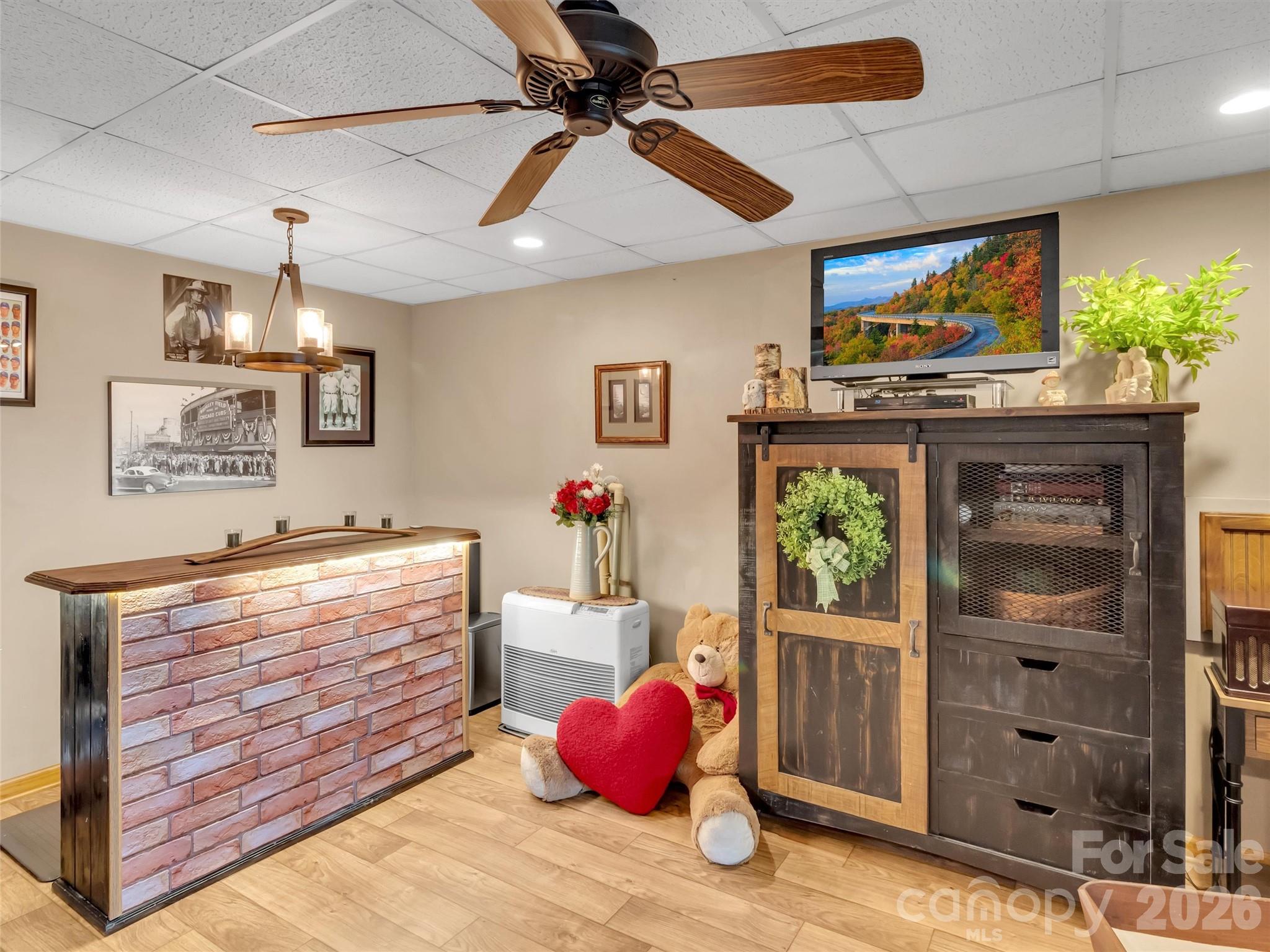 346 Wendy Way — Clyde