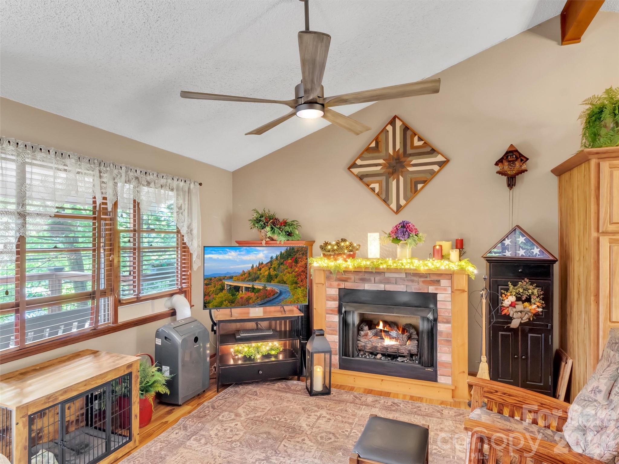 346 Wendy Way — Clyde