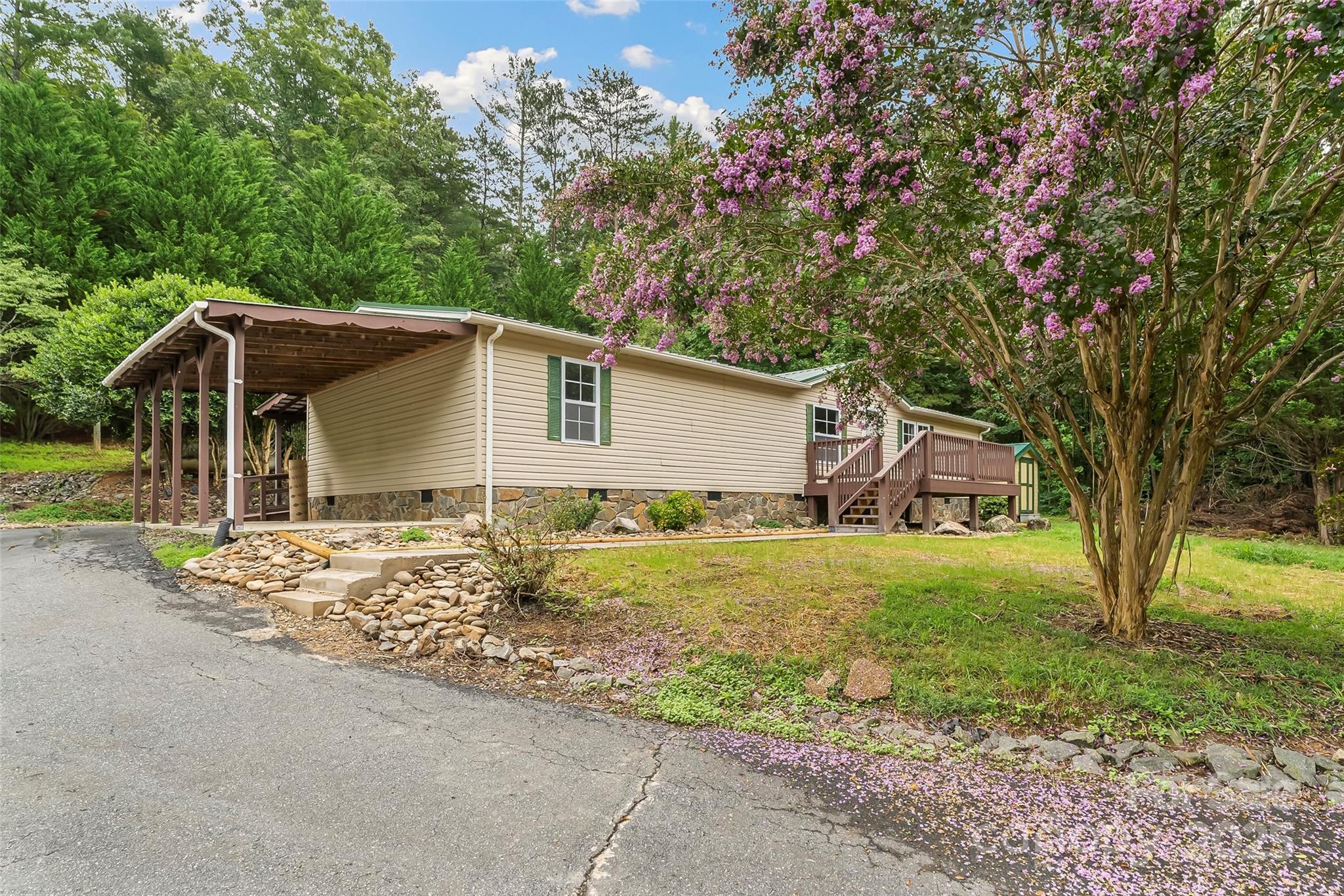 2236 Sisue Street — Morganton