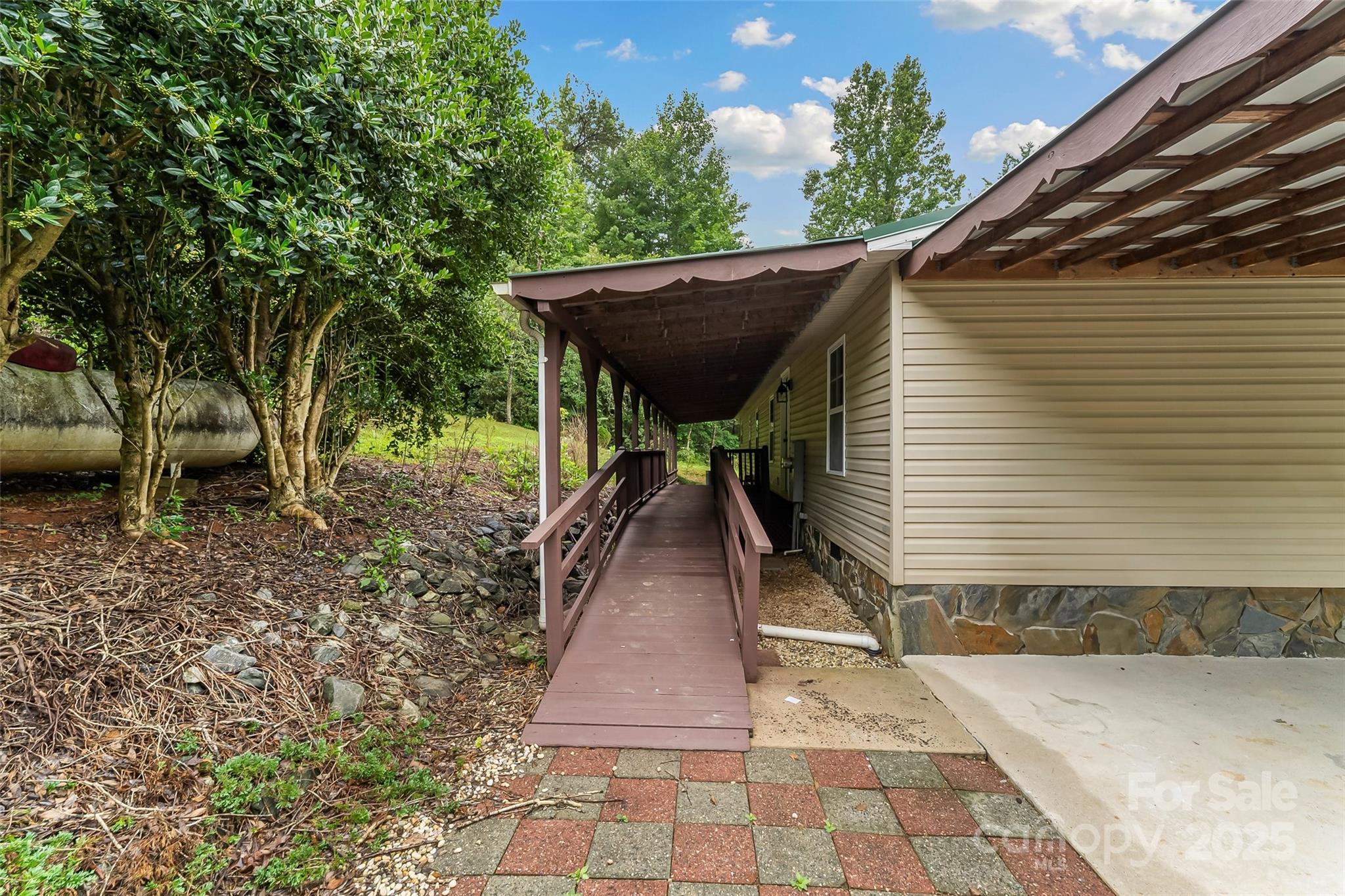 2236 Sisue Street — Morganton
