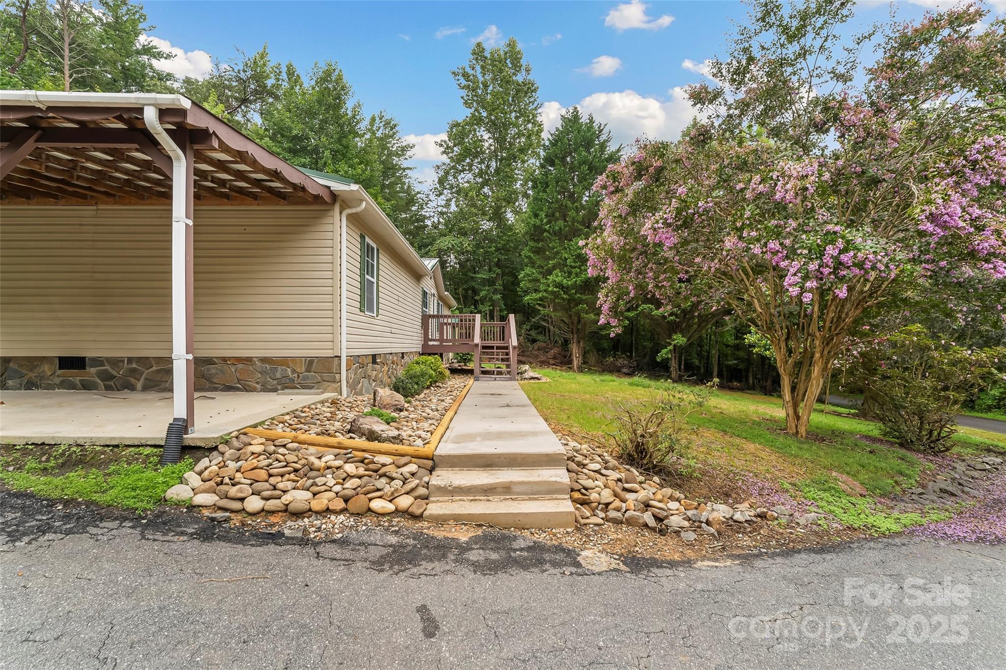 2236 Sisue Street — Morganton