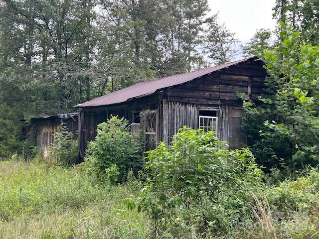 584 Groves Road — Union Mills