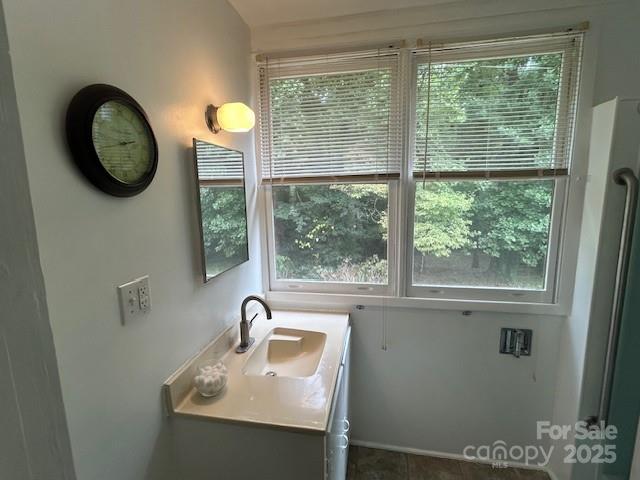 584 Groves Road — Union Mills