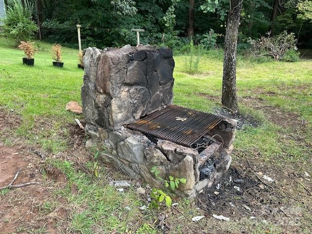 584 Groves Road — Union Mills