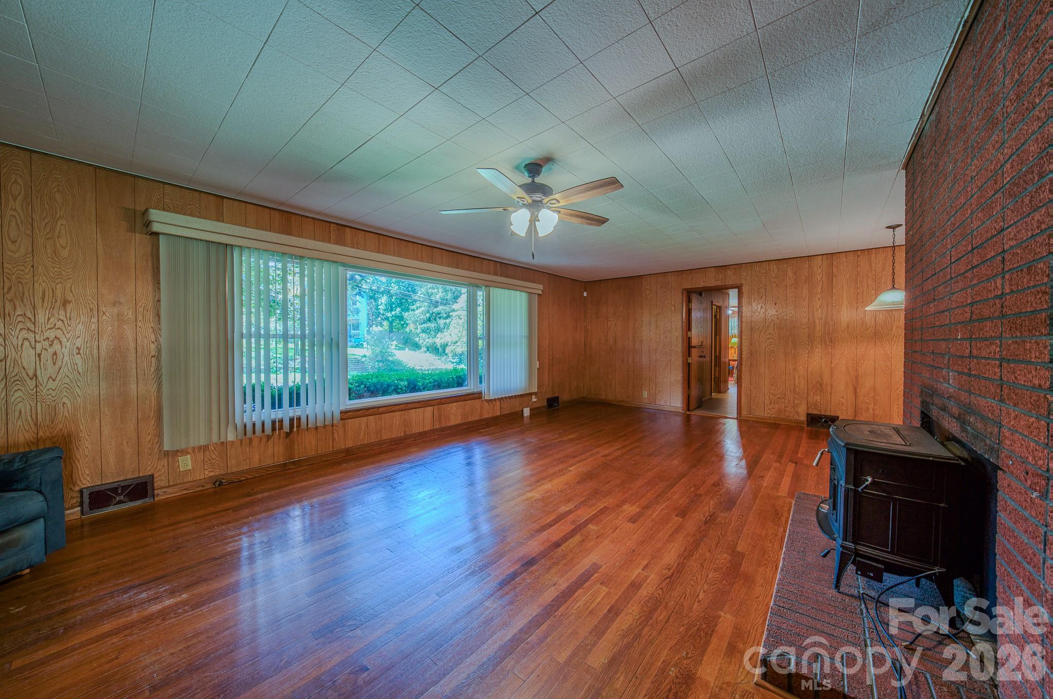 105 Alexander Avenue — Swannanoa