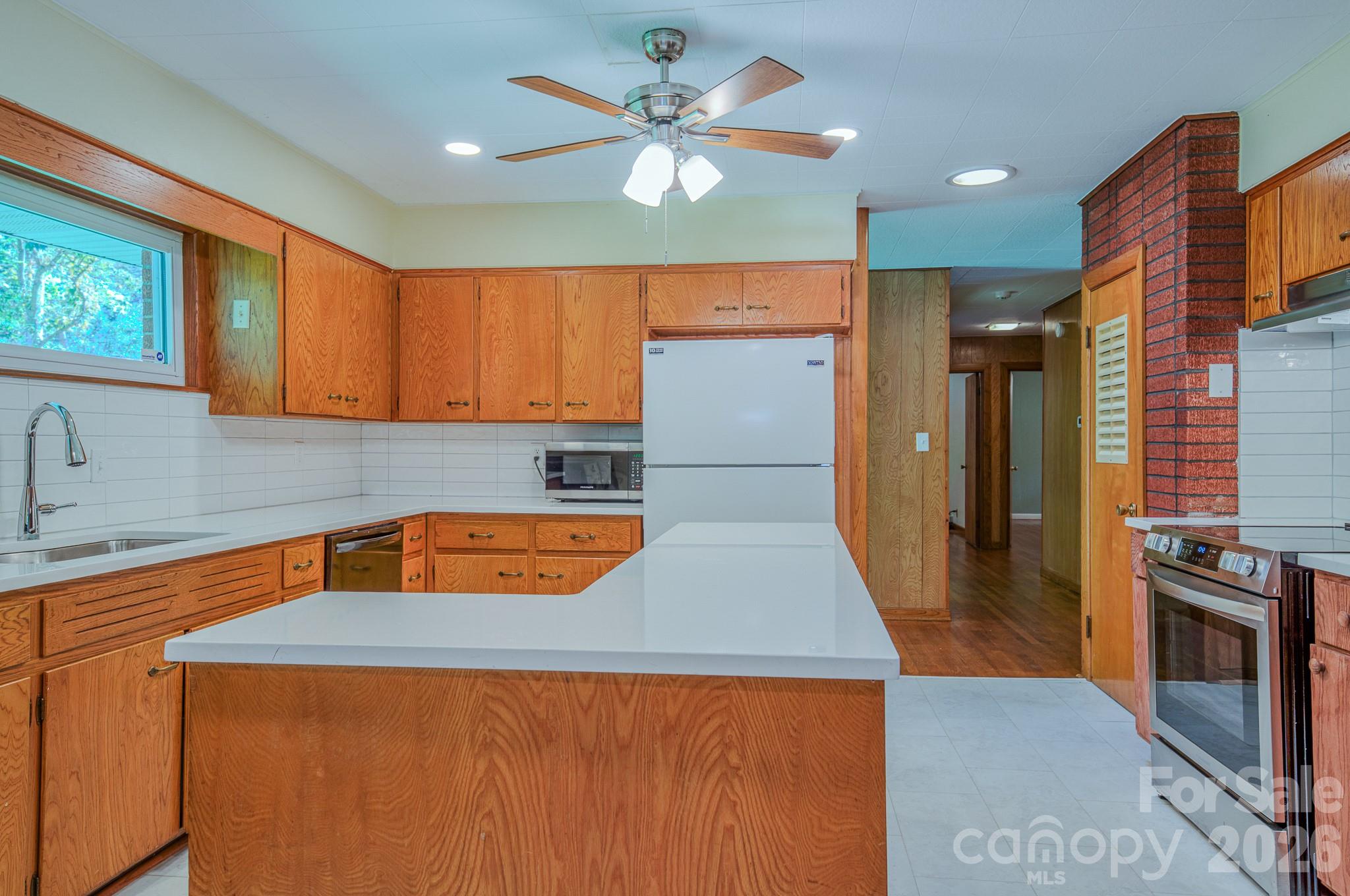 105 Alexander Avenue — Swannanoa