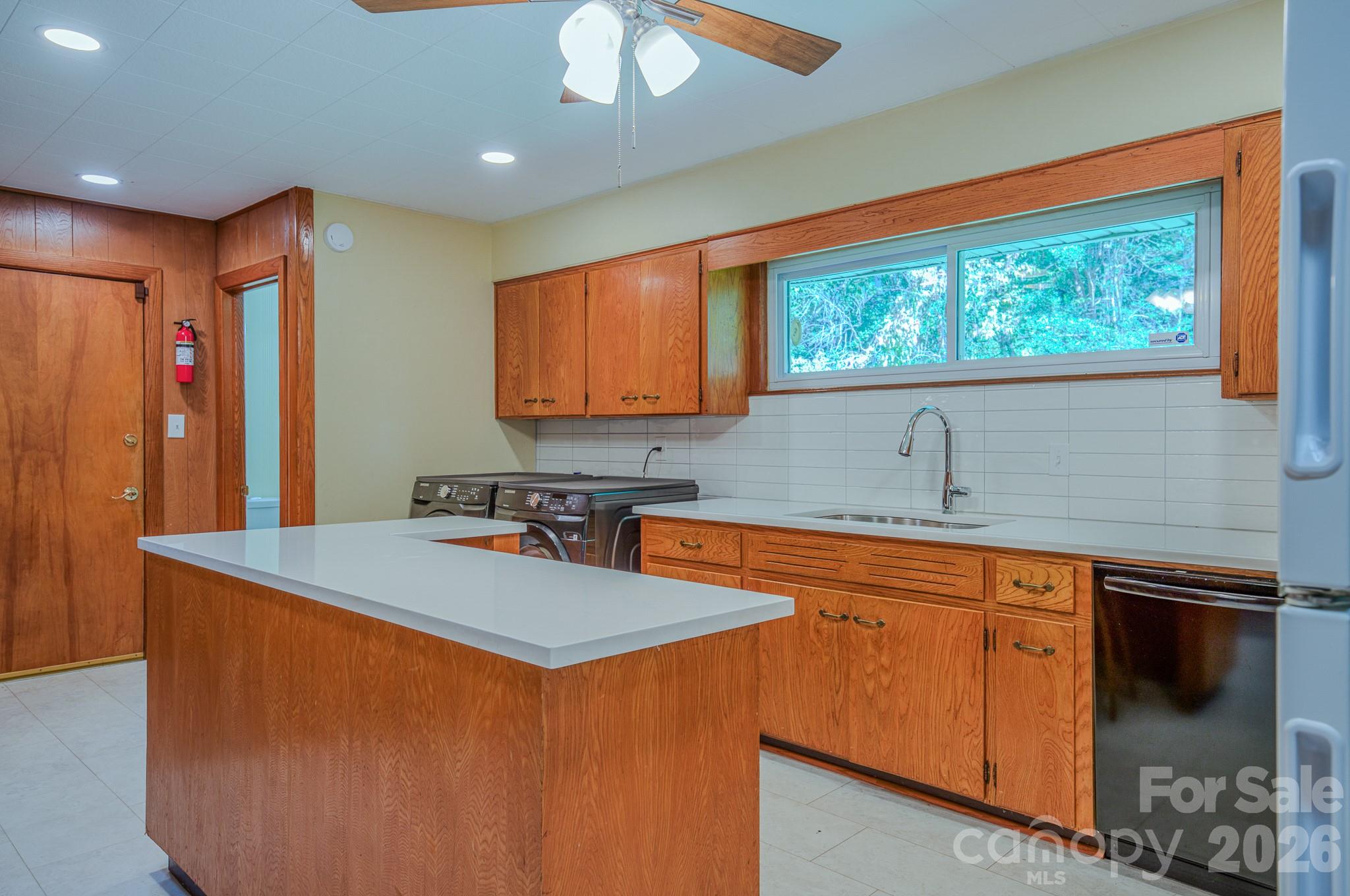 105 Alexander Avenue — Swannanoa