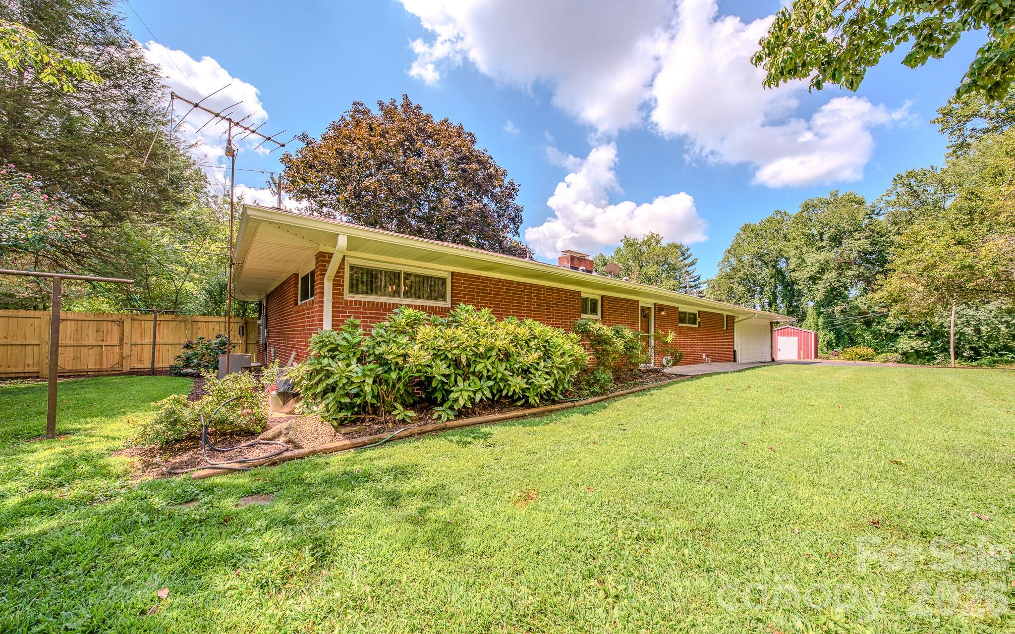 105 Alexander Avenue — Swannanoa