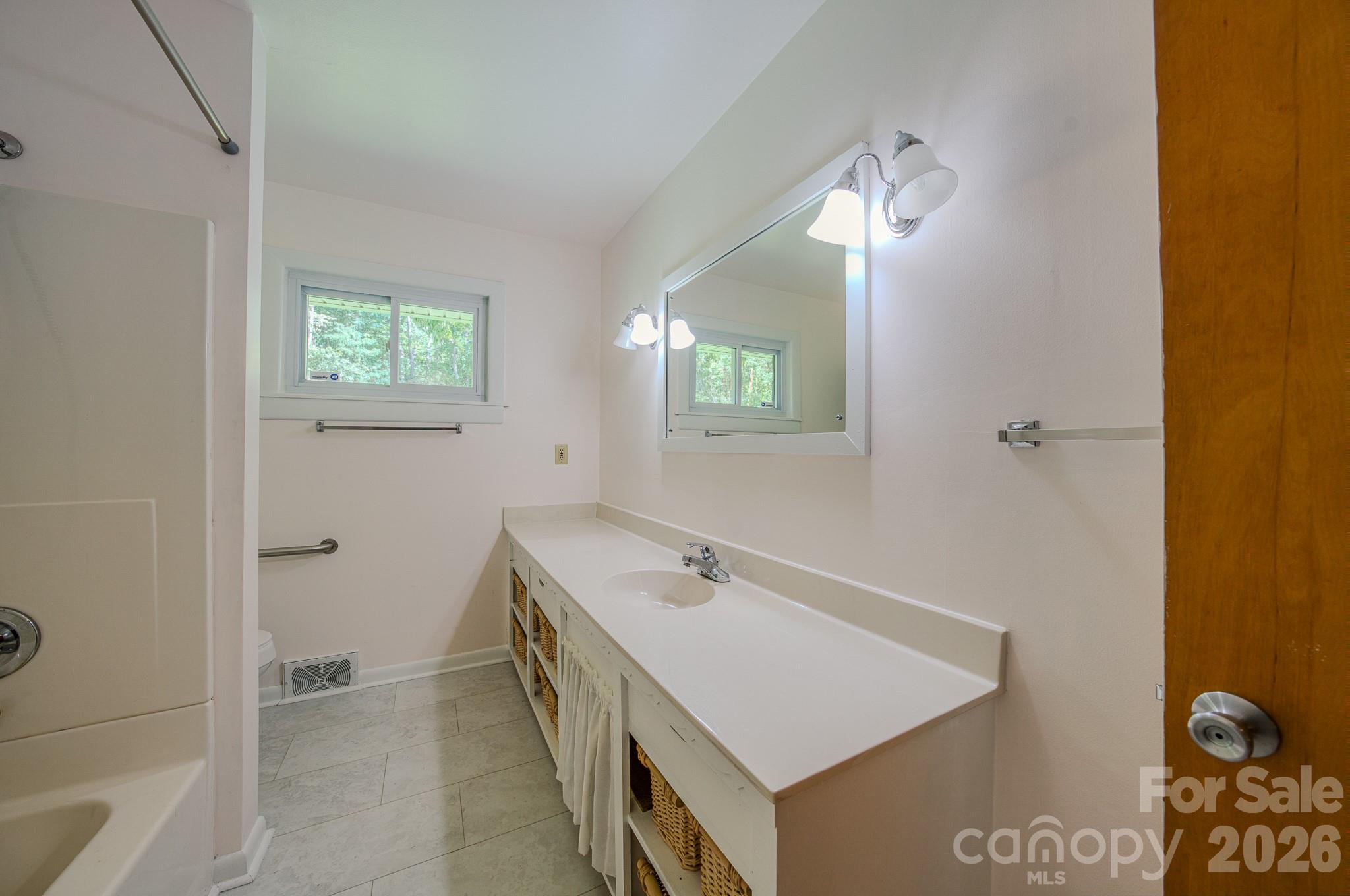 105 Alexander Avenue — Swannanoa