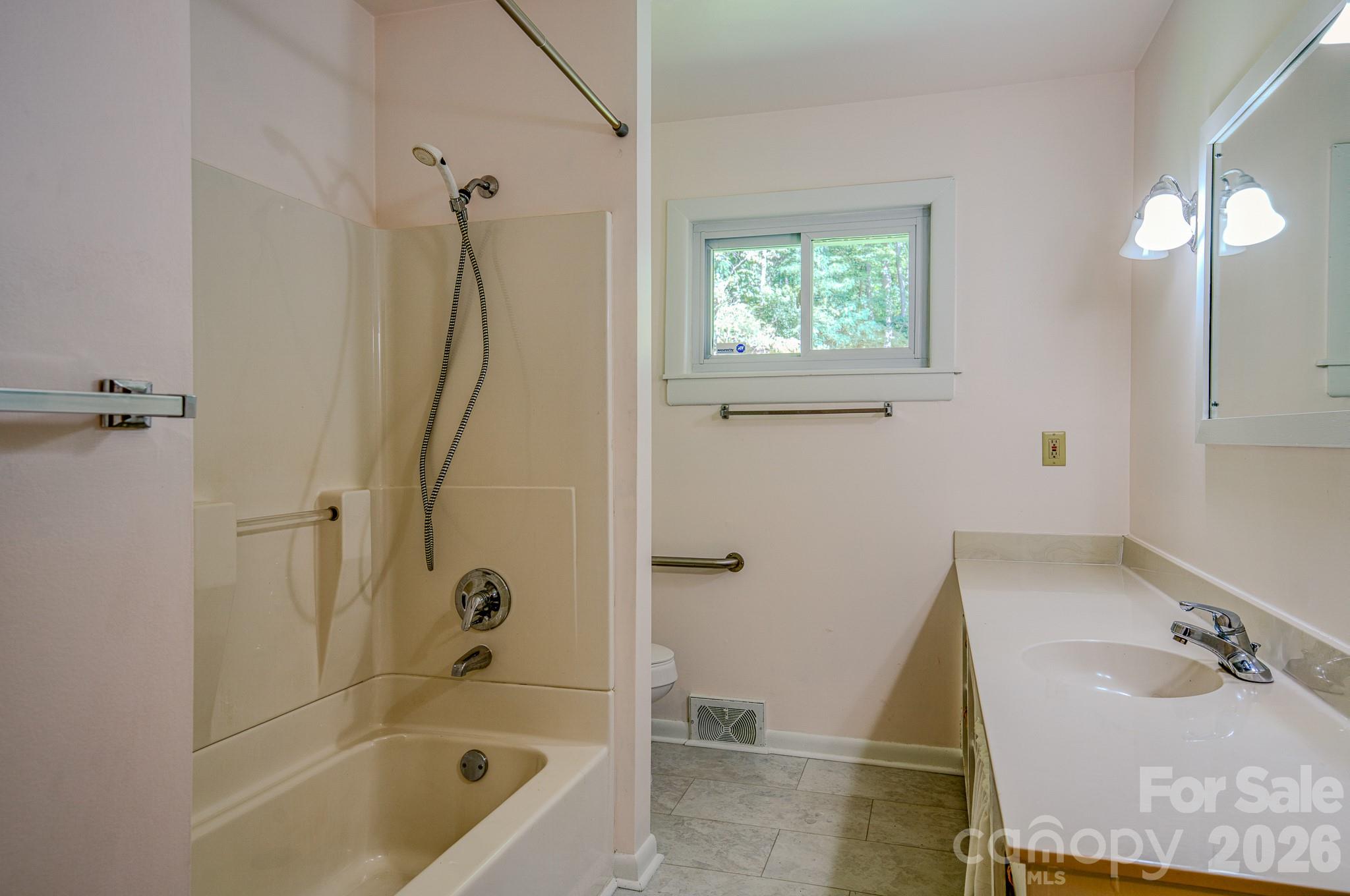 105 Alexander Avenue — Swannanoa