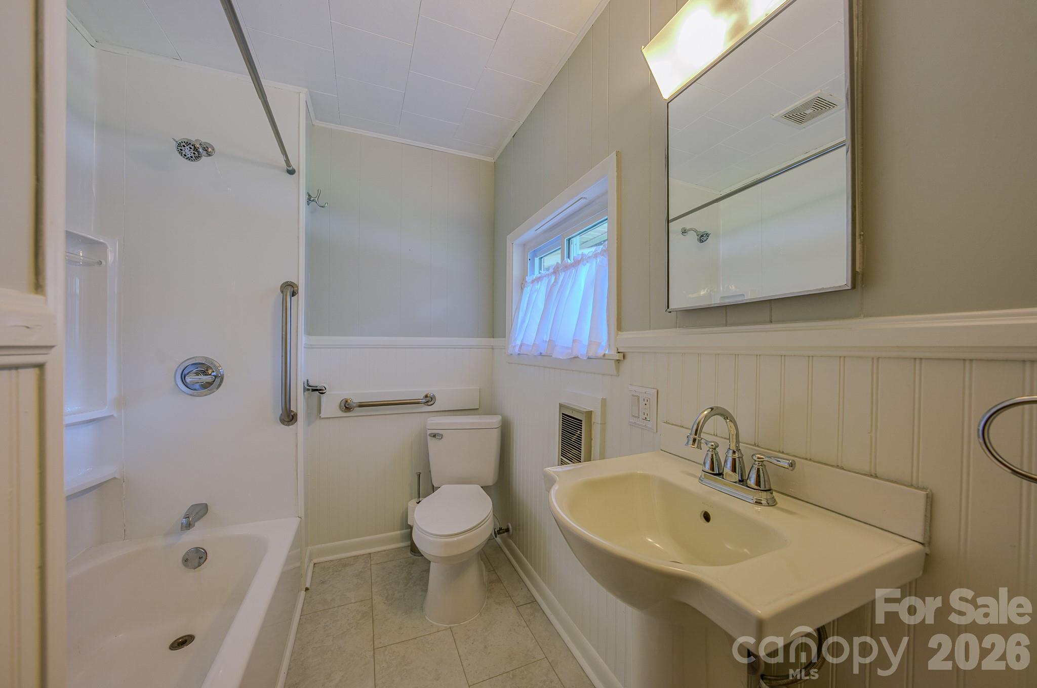 105 Alexander Avenue — Swannanoa