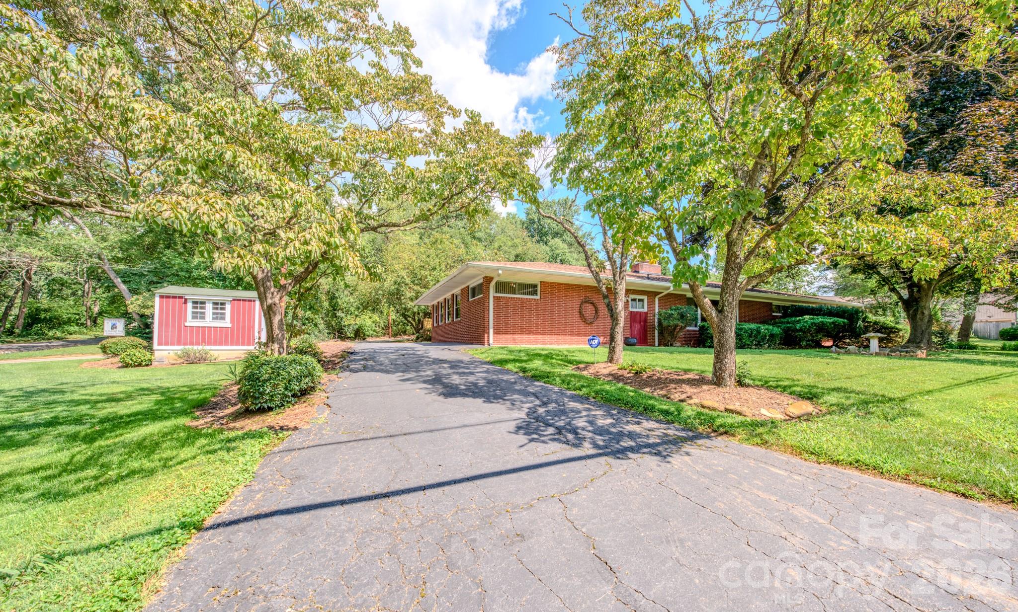 105 Alexander Avenue — Swannanoa