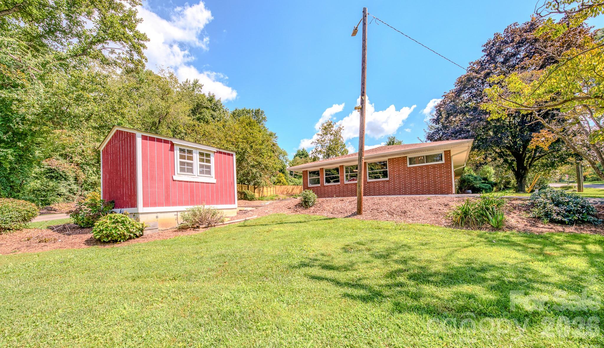 105 Alexander Avenue — Swannanoa