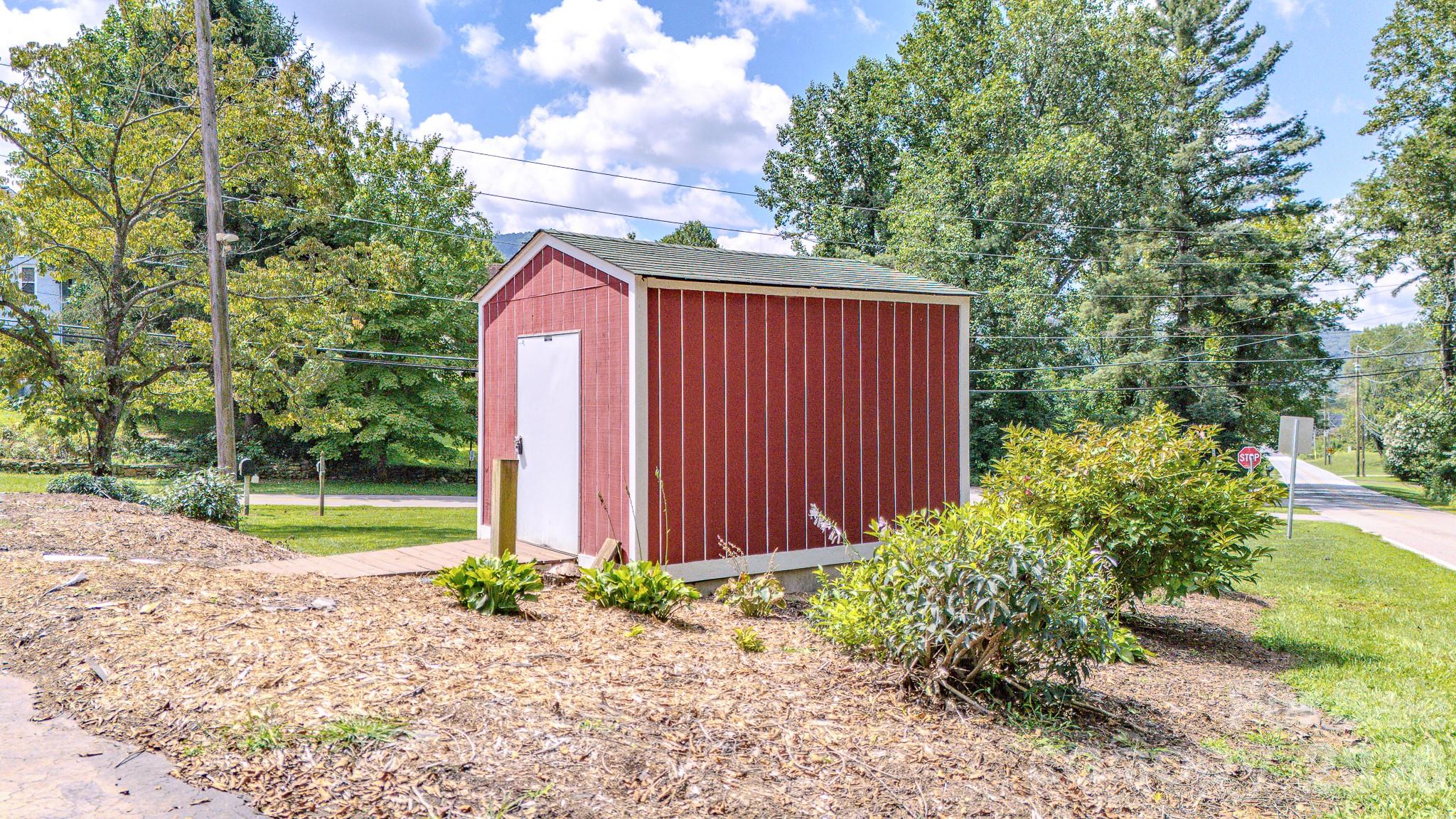 105 Alexander Avenue — Swannanoa