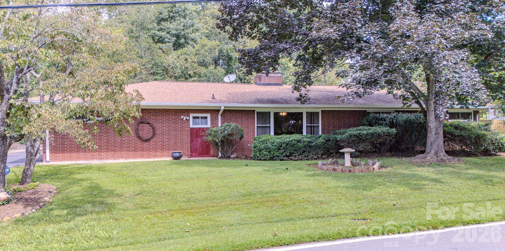 105 Alexander Avenue — Swannanoa
