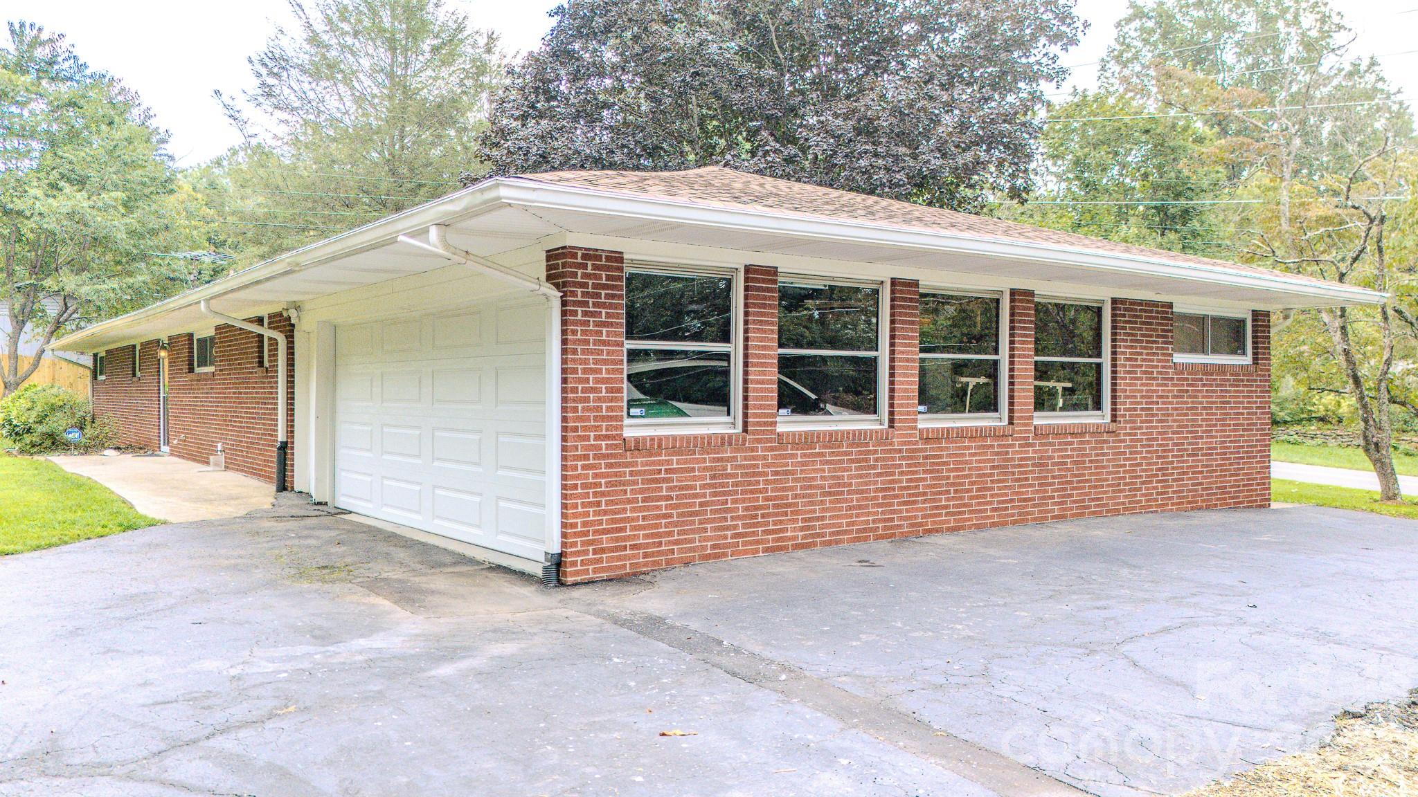 105 Alexander Avenue — Swannanoa
