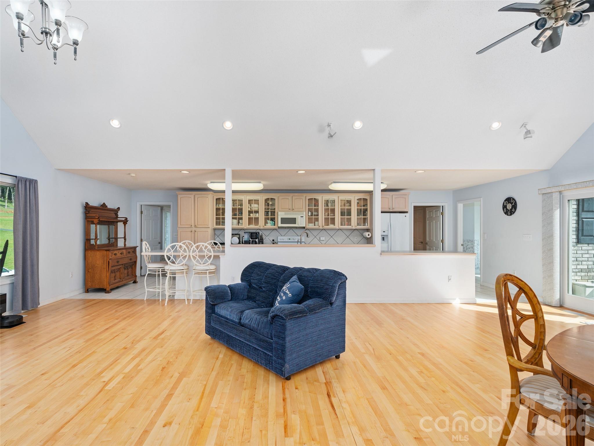 124 W Dogwood Circle — Burnsville