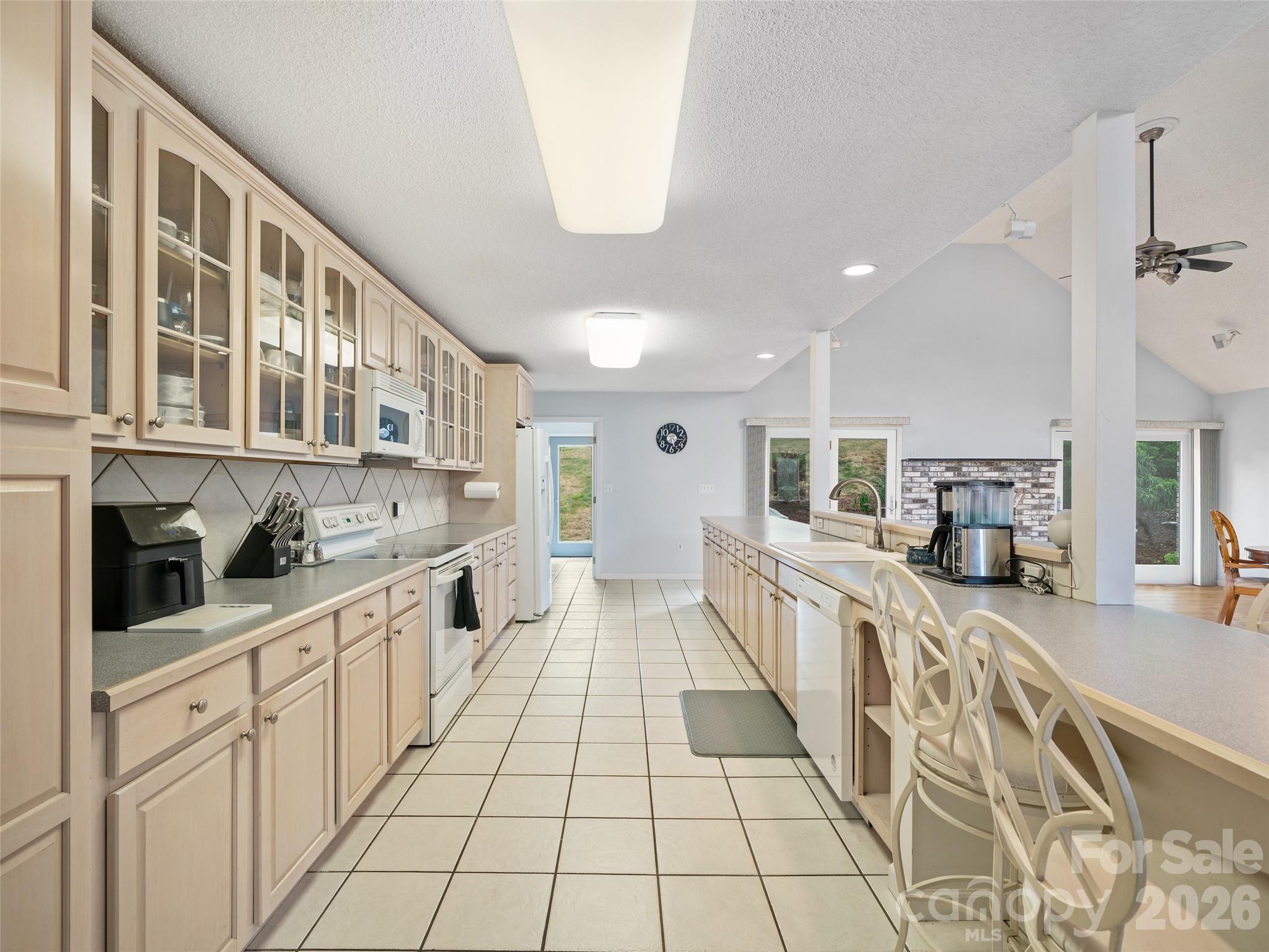 124 W Dogwood Circle — Burnsville