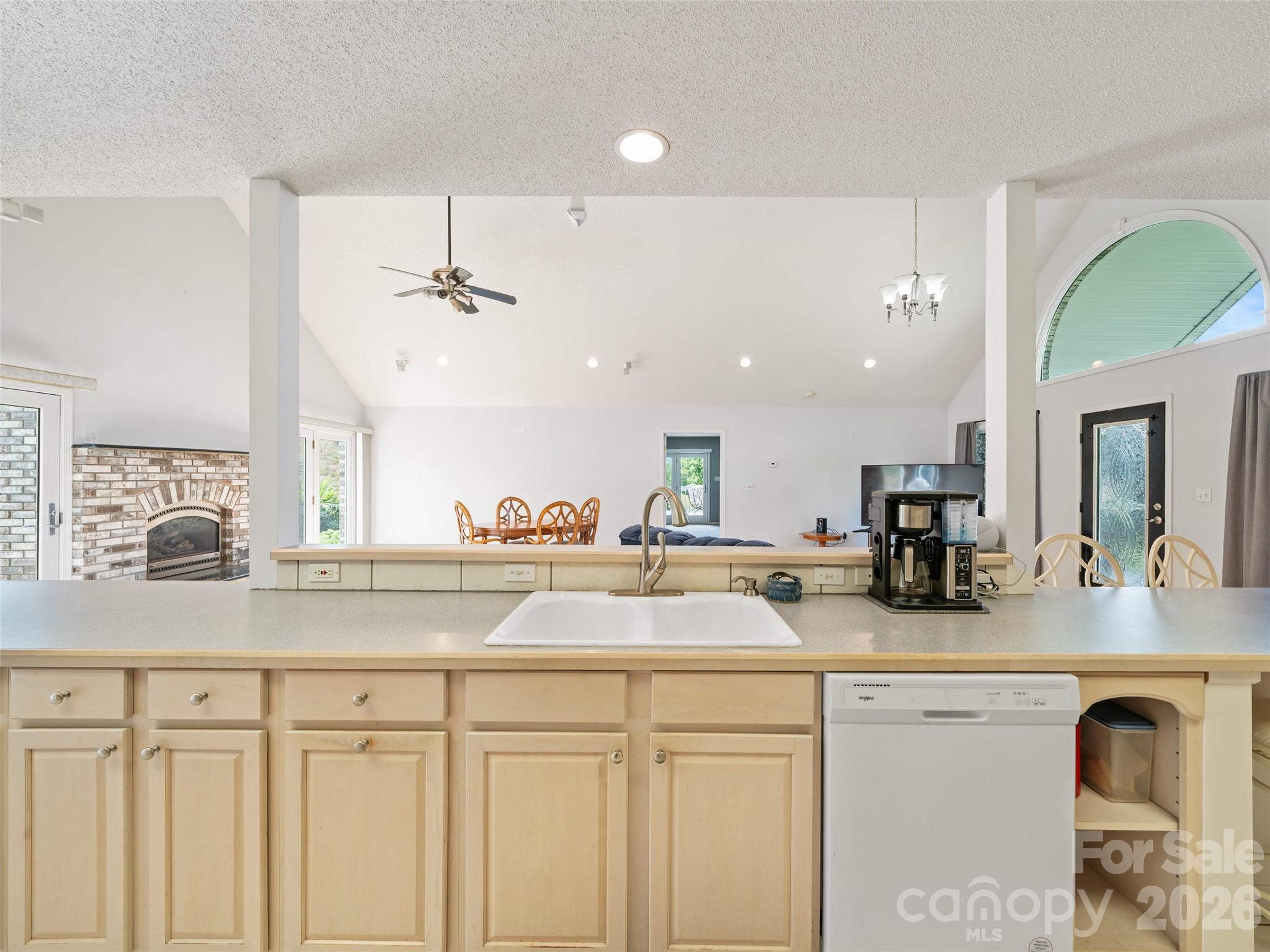 124 W Dogwood Circle — Burnsville