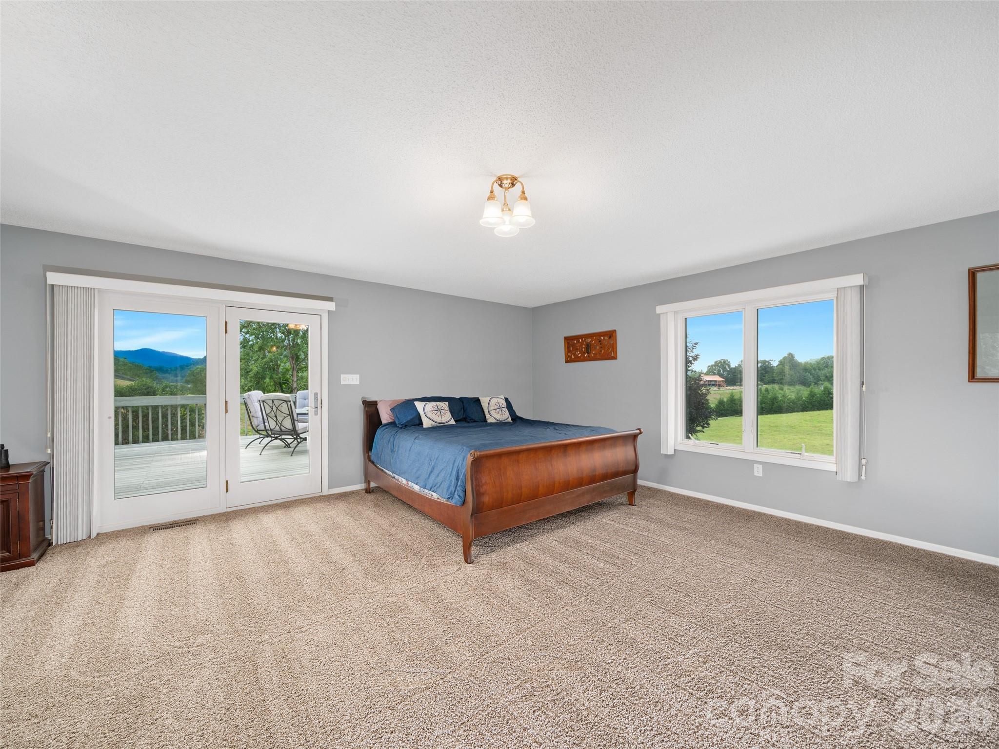 124 W Dogwood Circle — Burnsville