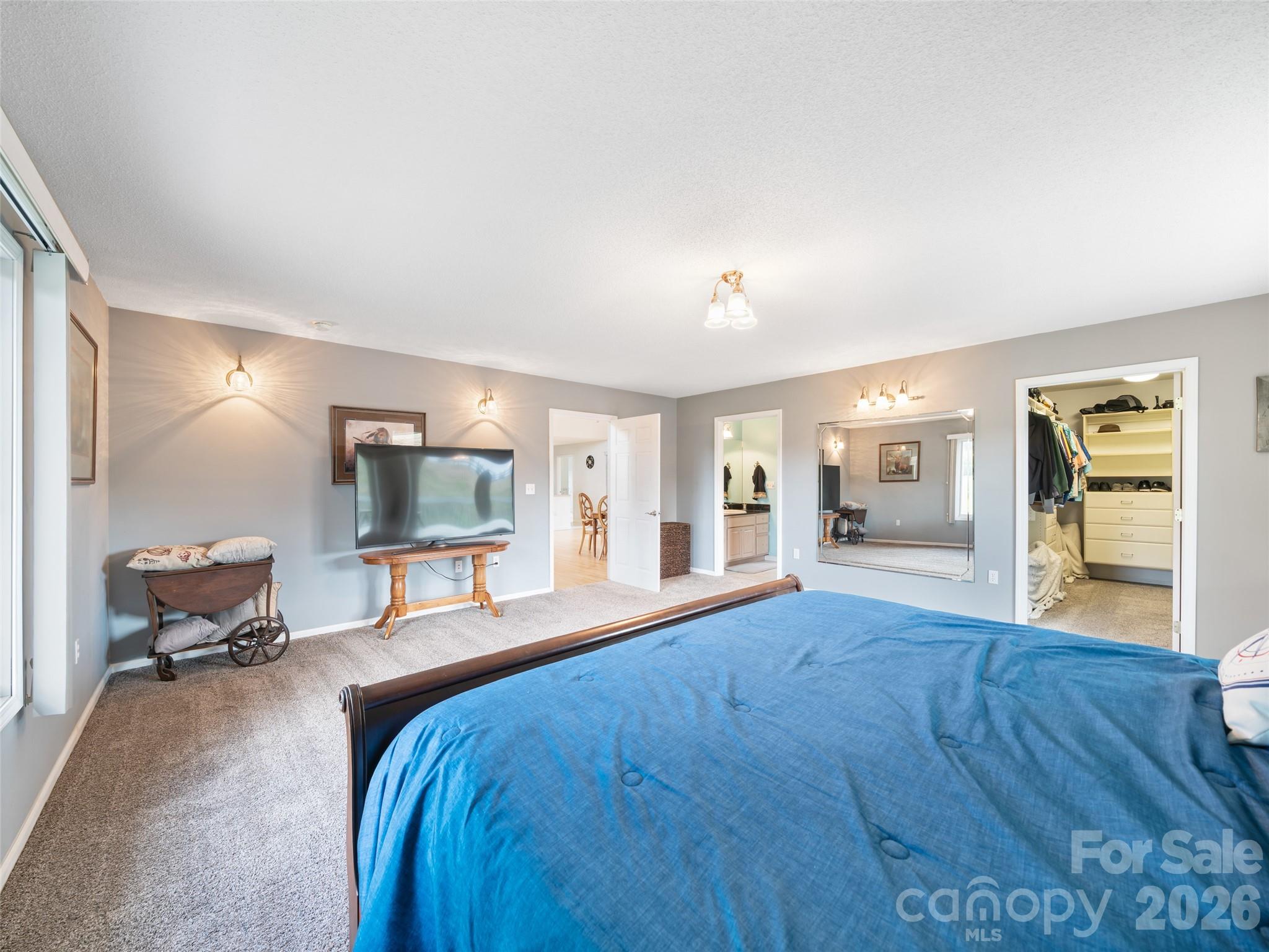 124 W Dogwood Circle — Burnsville