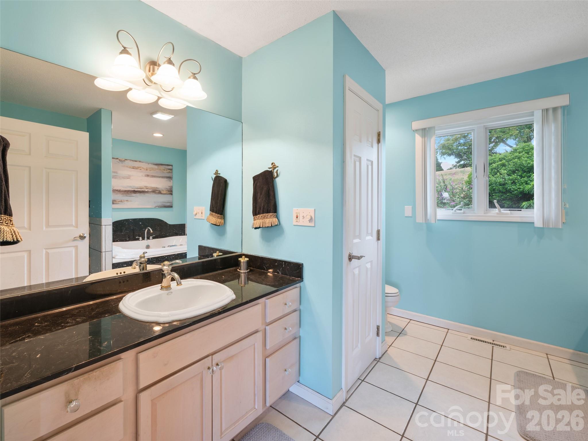 124 W Dogwood Circle — Burnsville
