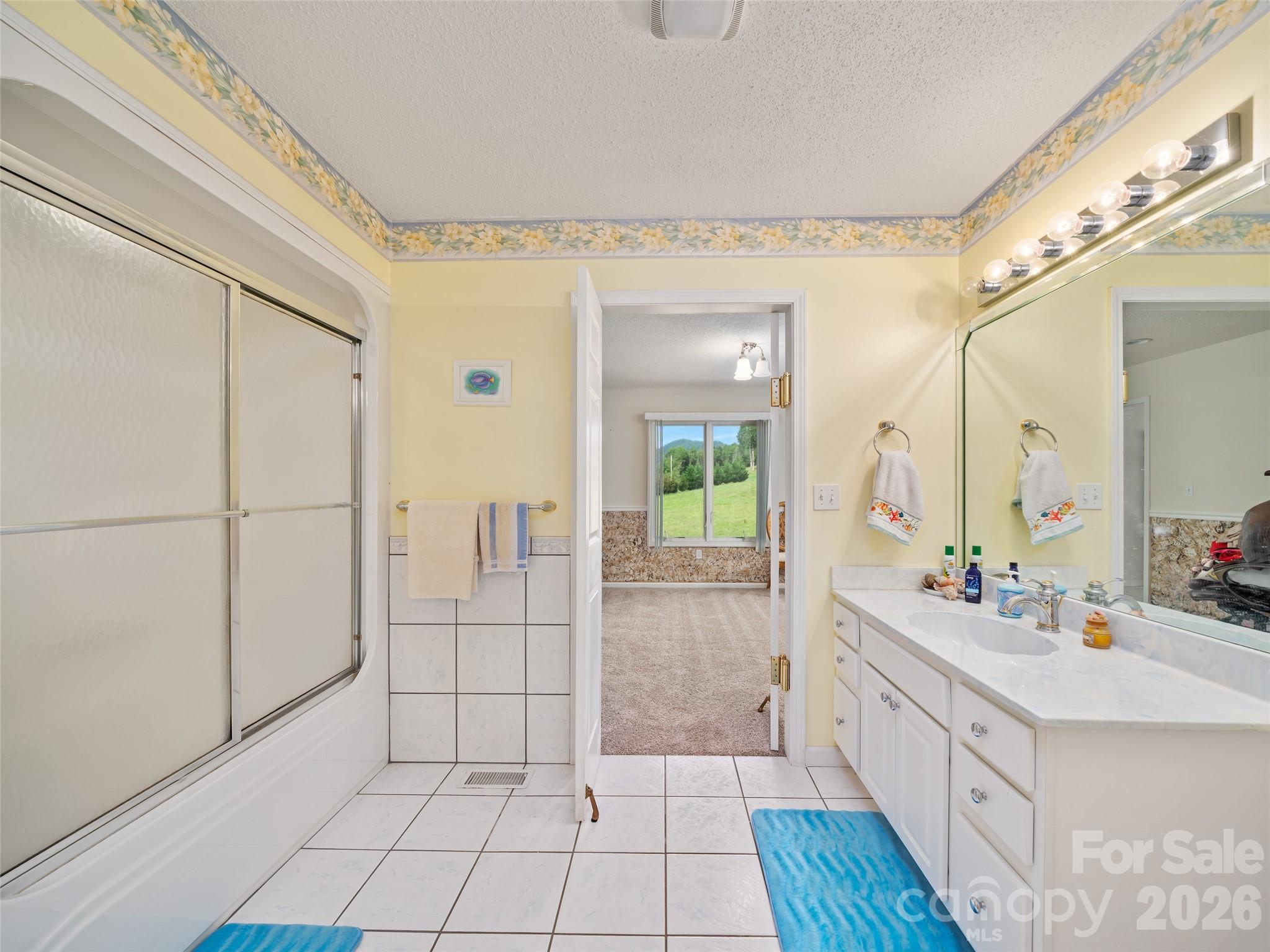 124 W Dogwood Circle — Burnsville