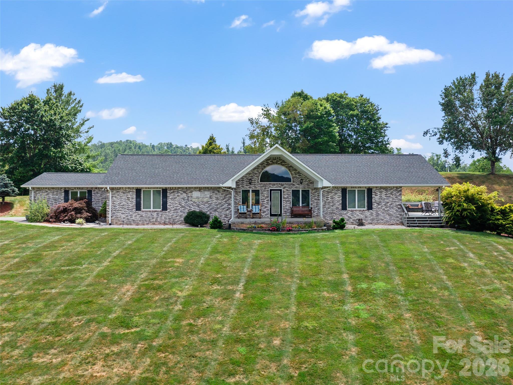 124 W Dogwood Circle — Burnsville