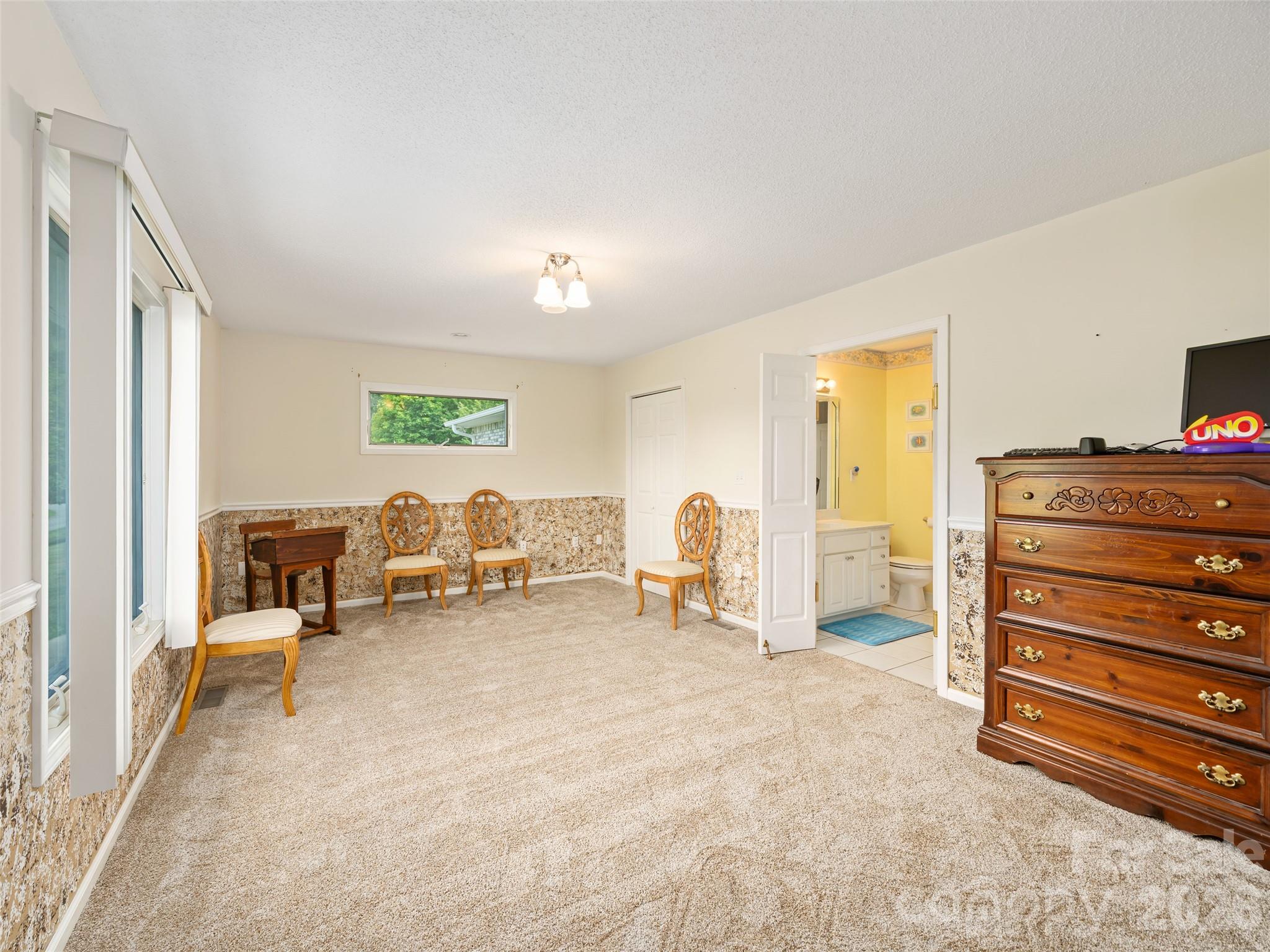 124 W Dogwood Circle — Burnsville