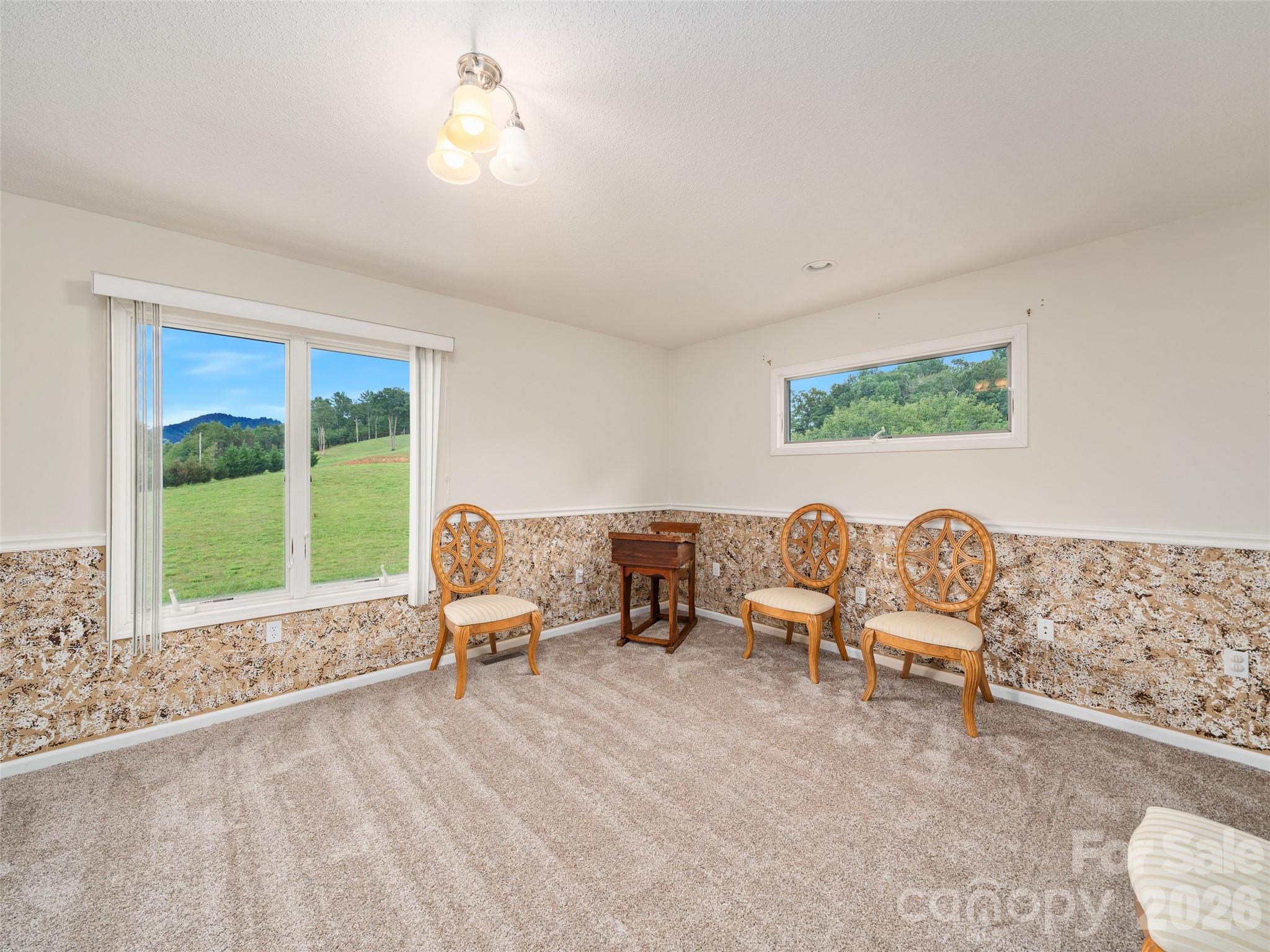 124 W Dogwood Circle — Burnsville