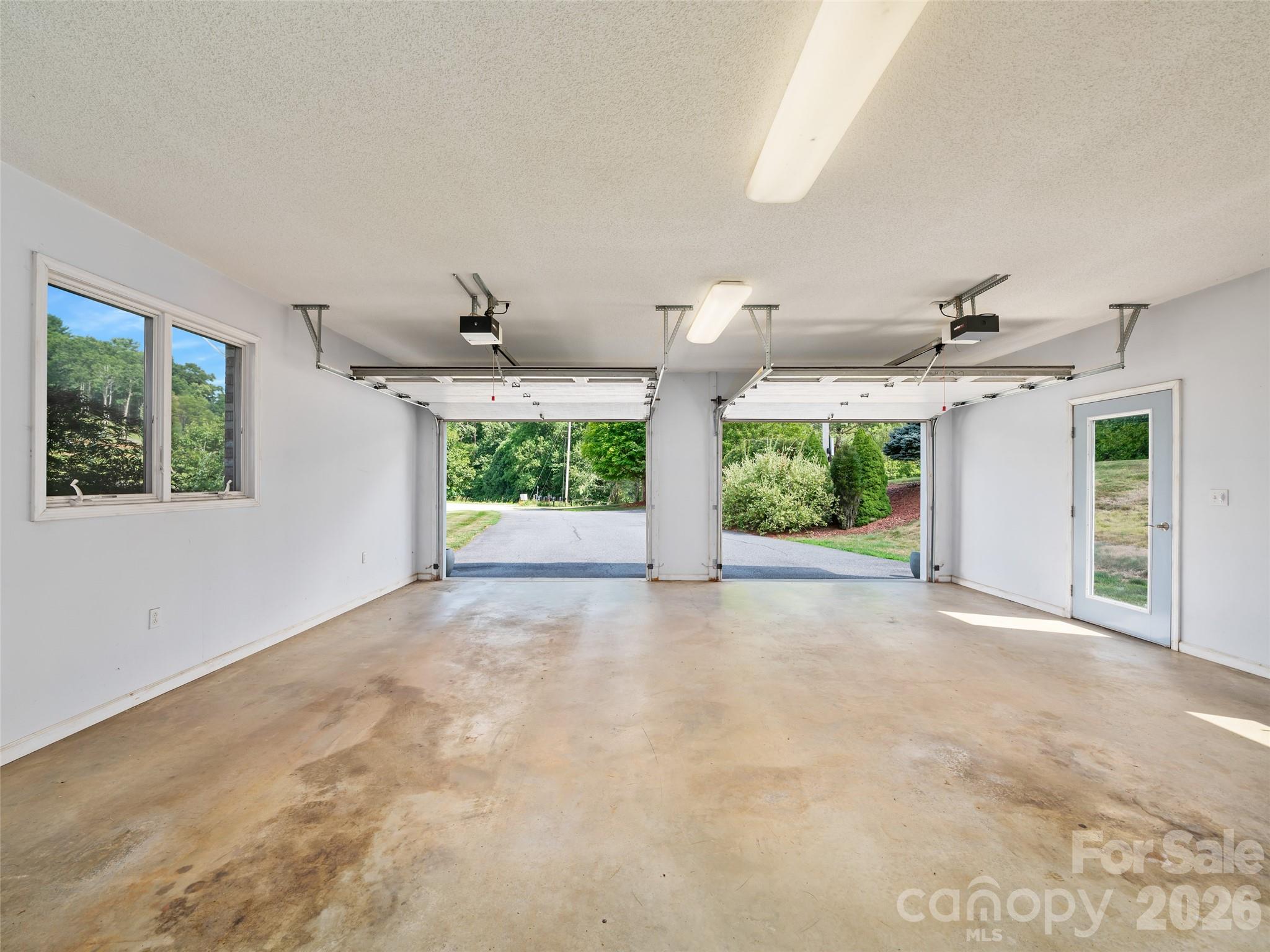 124 W Dogwood Circle — Burnsville