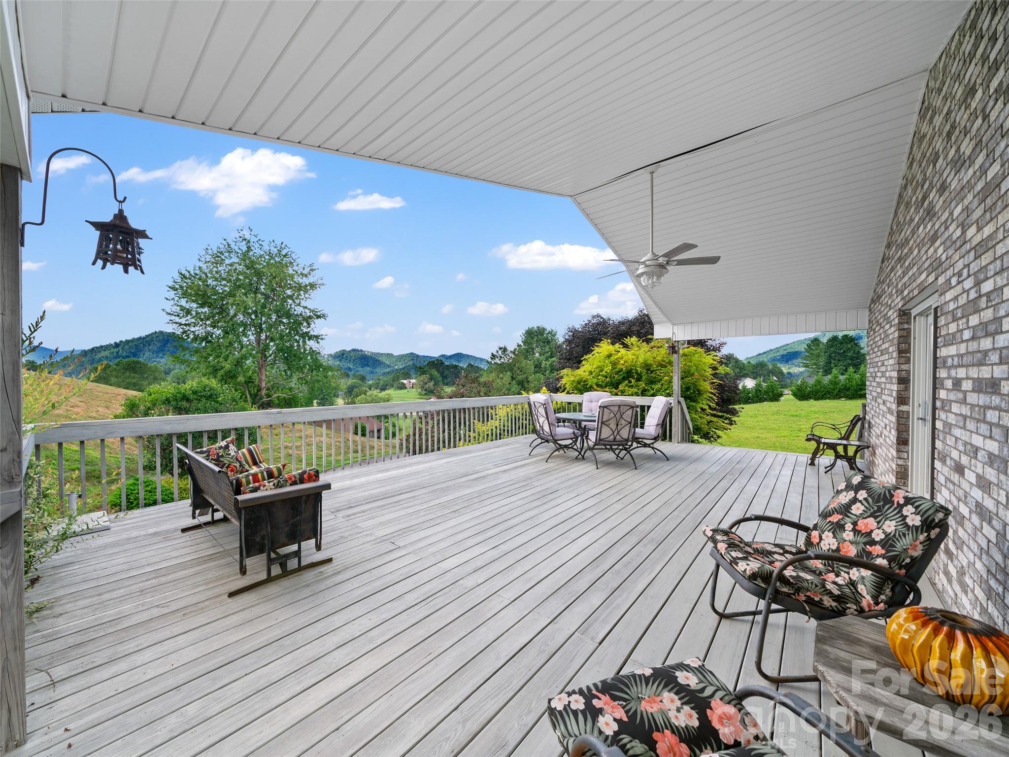 124 W Dogwood Circle — Burnsville