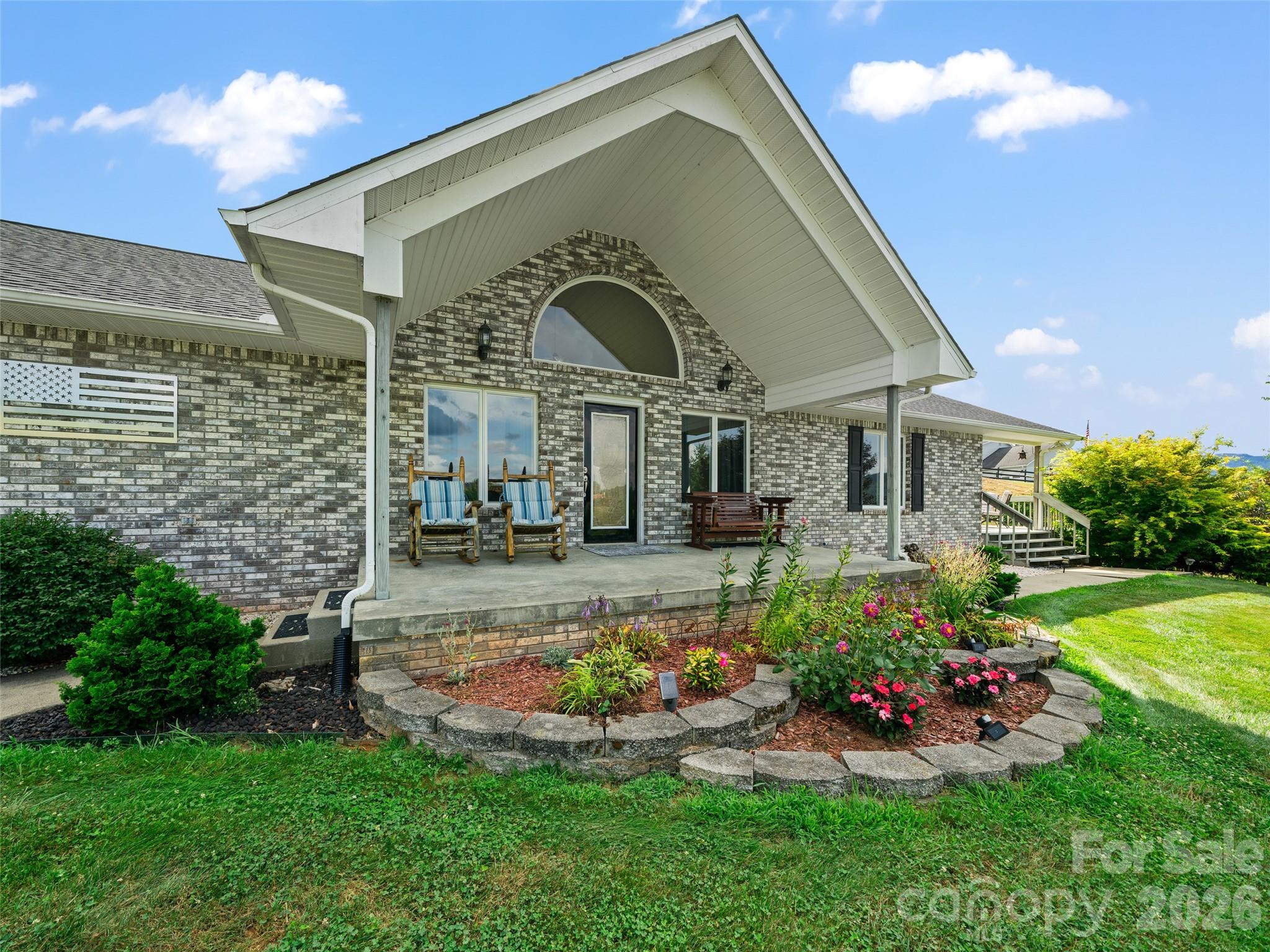 124 W Dogwood Circle — Burnsville