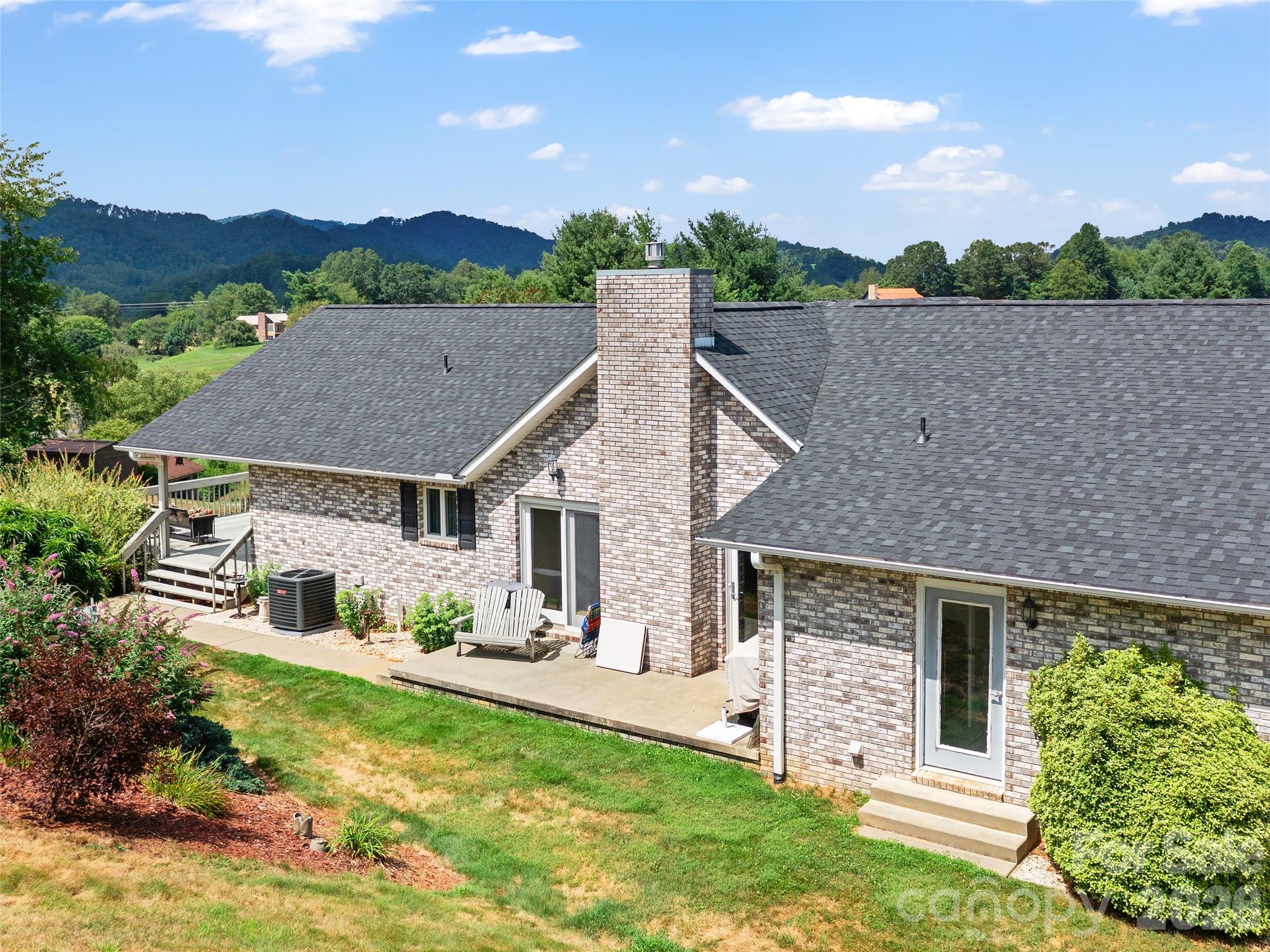 124 W Dogwood Circle — Burnsville