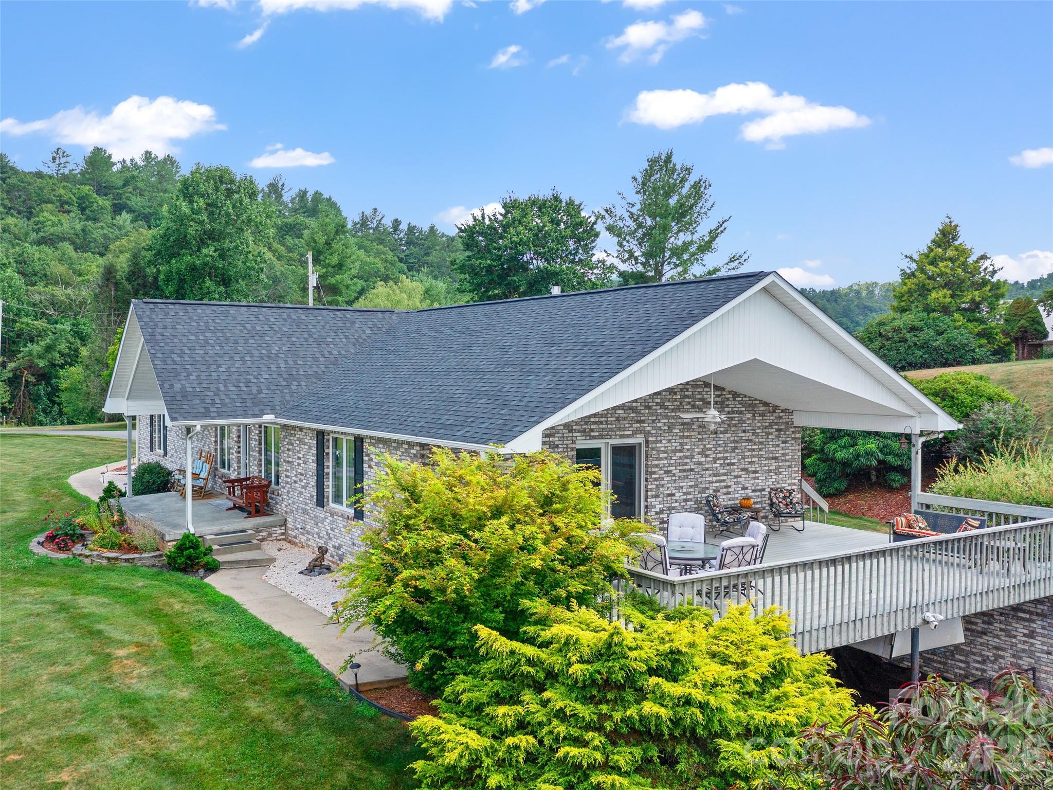 124 W Dogwood Circle — Burnsville