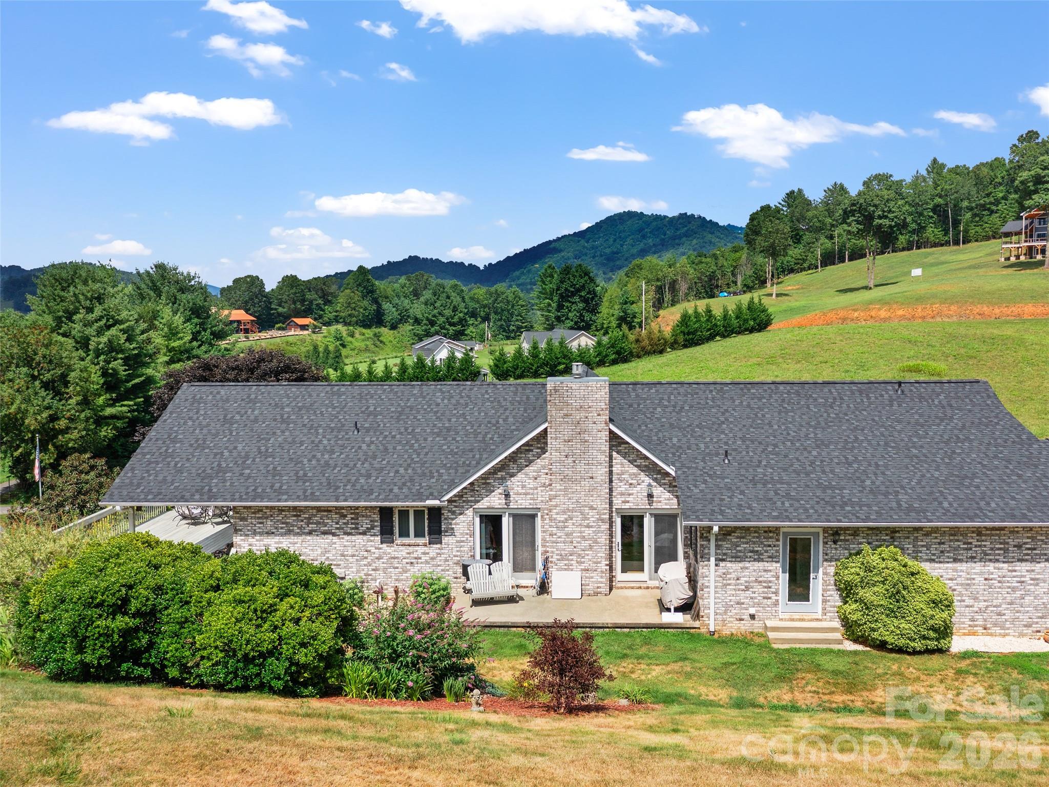 124 W Dogwood Circle — Burnsville