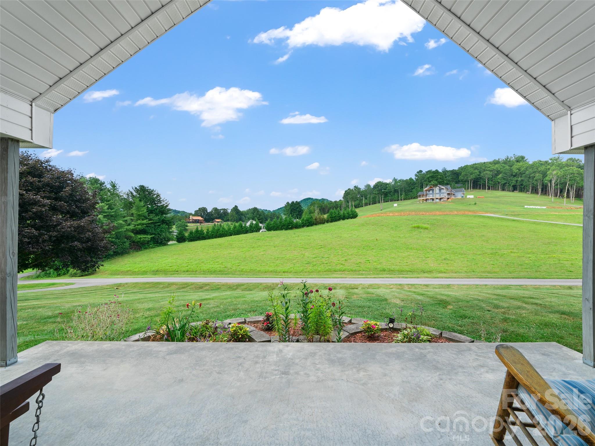 124 W Dogwood Circle — Burnsville