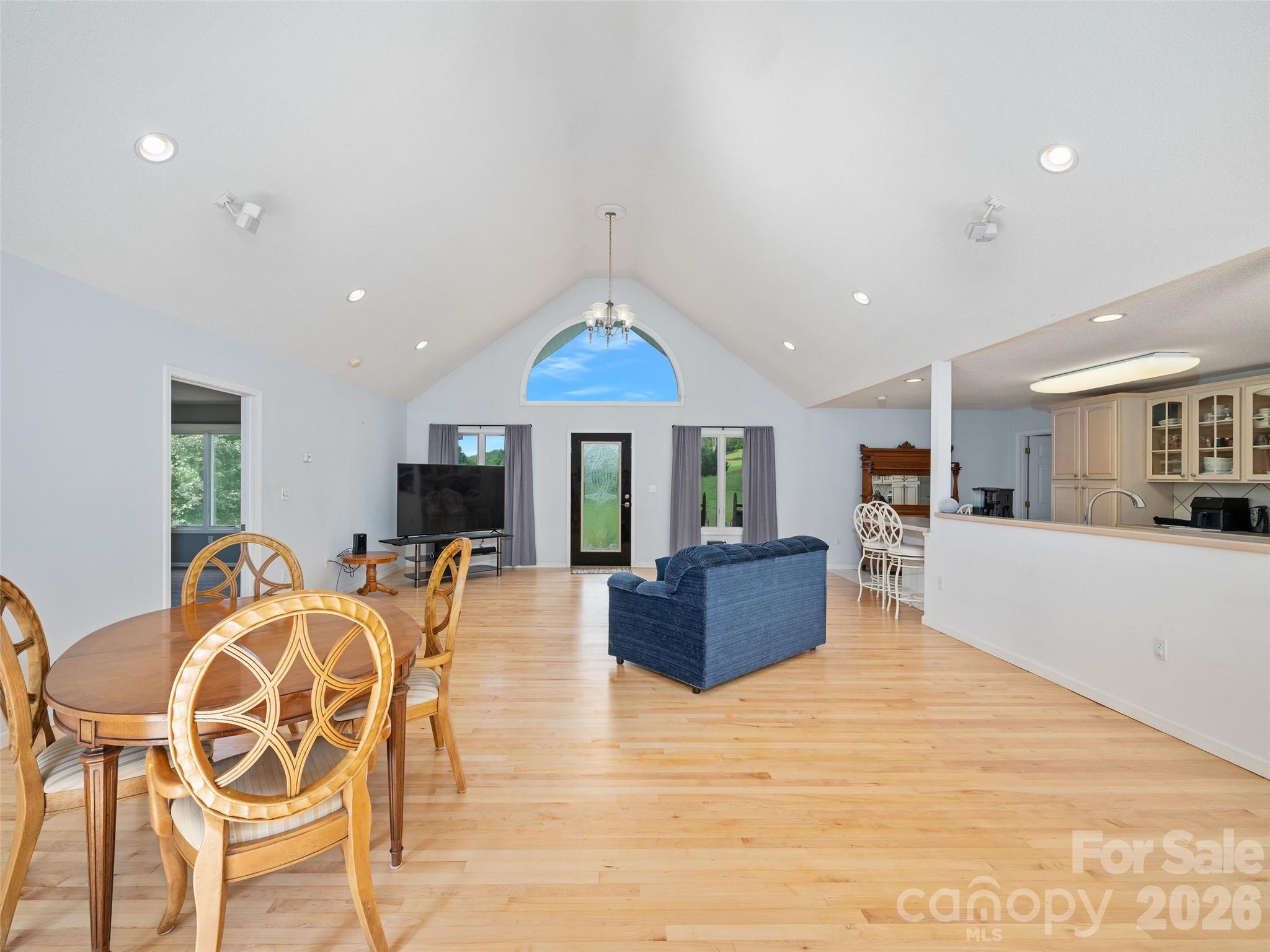 124 W Dogwood Circle — Burnsville