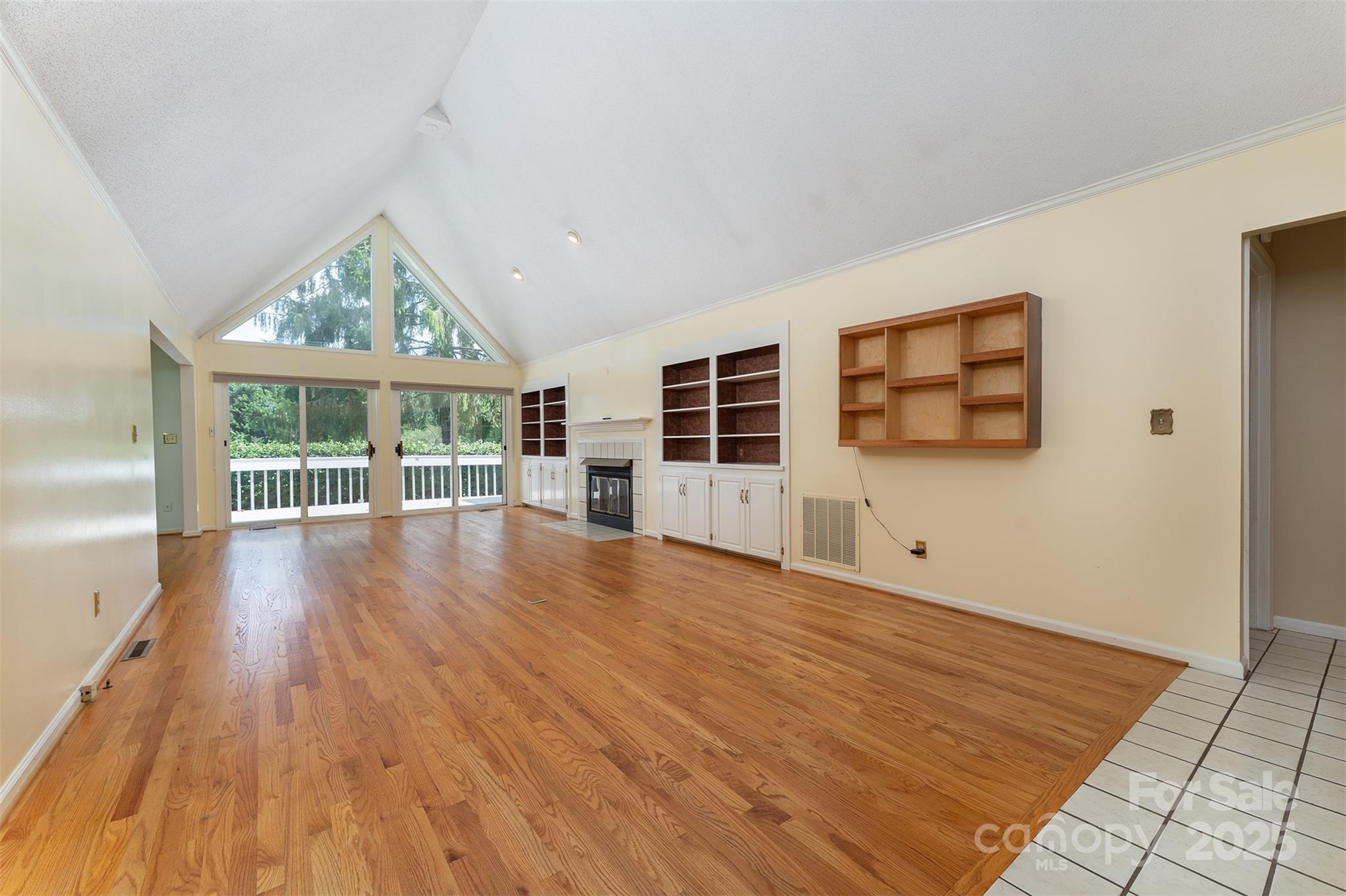 144 Overlook Drive — Flat Rock