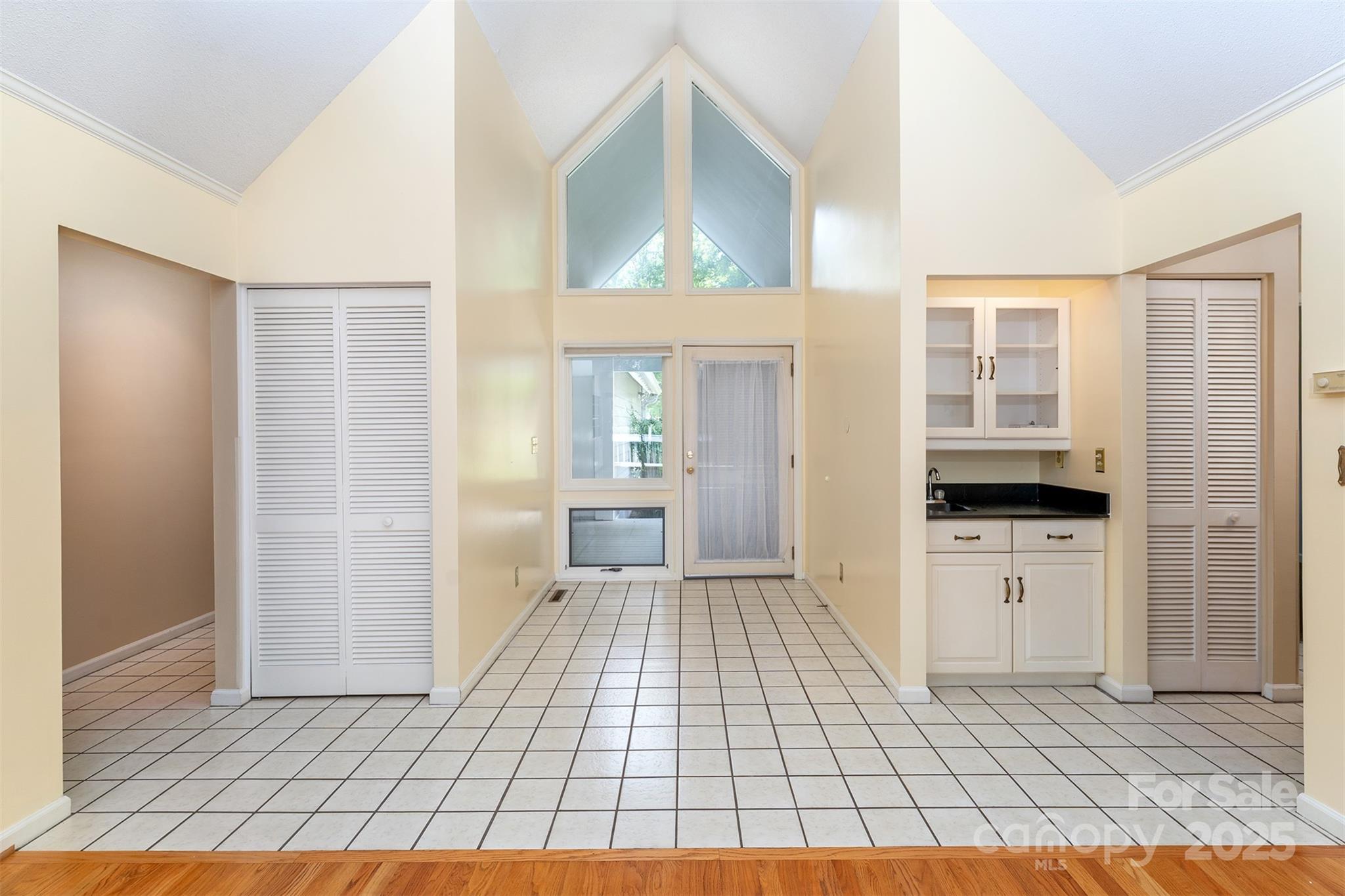 144 Overlook Drive — Flat Rock