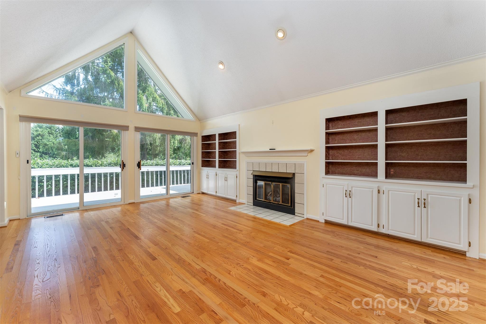 144 Overlook Drive — Flat Rock