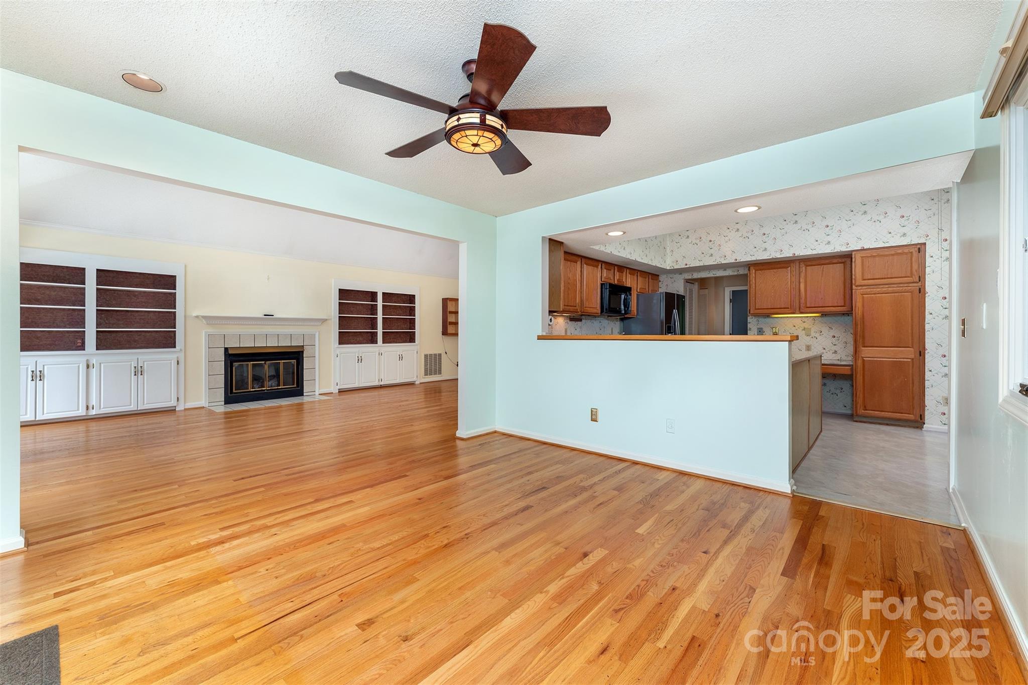 144 Overlook Drive — Flat Rock
