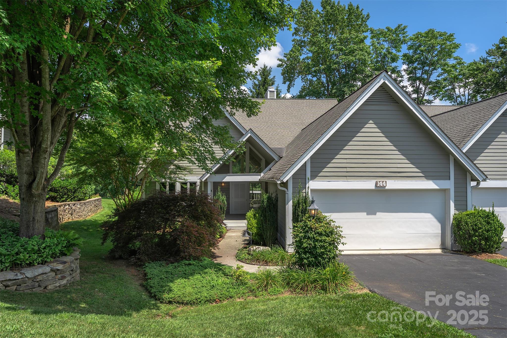 144 Overlook Drive — Flat Rock