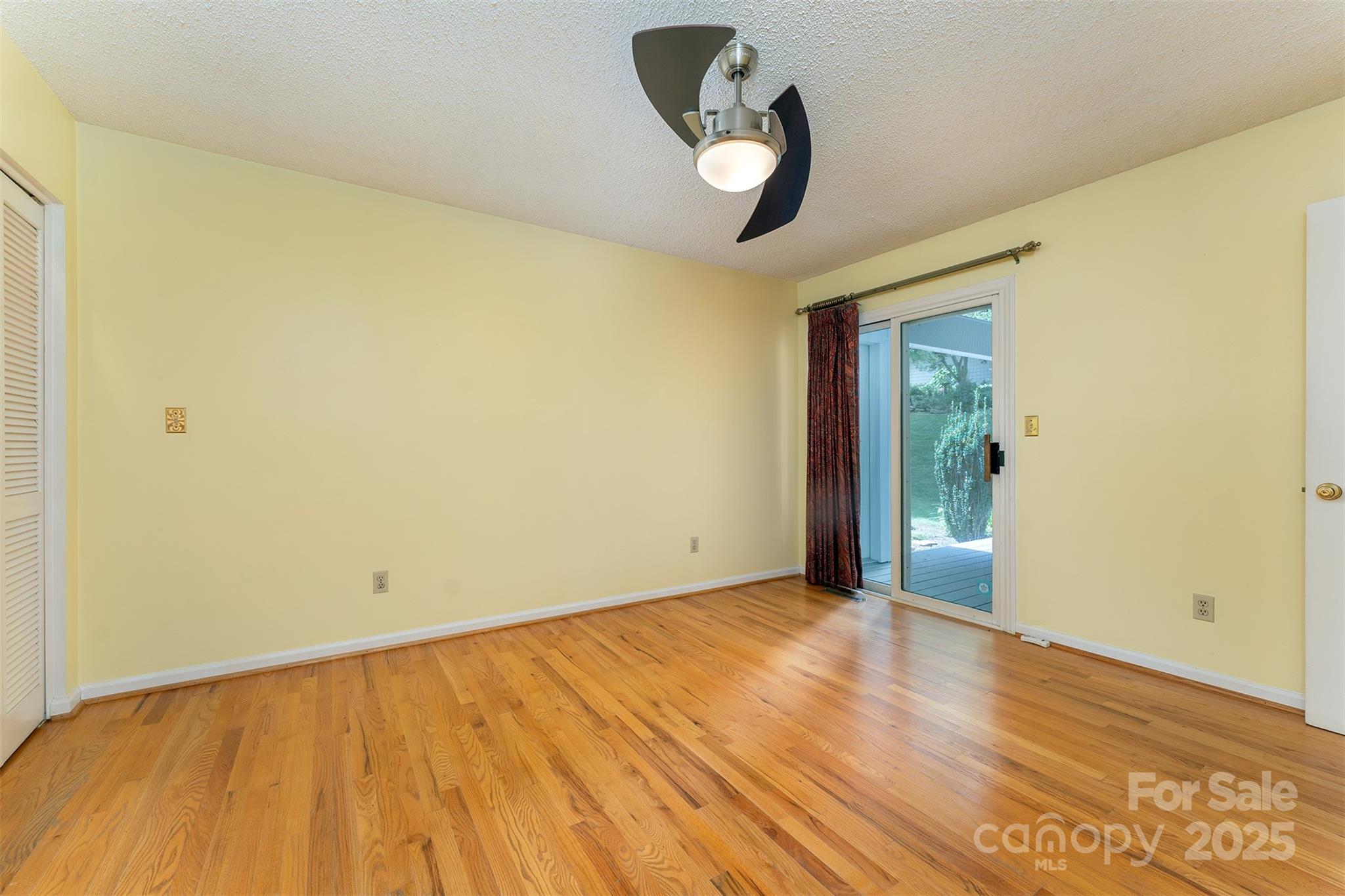 144 Overlook Drive — Flat Rock