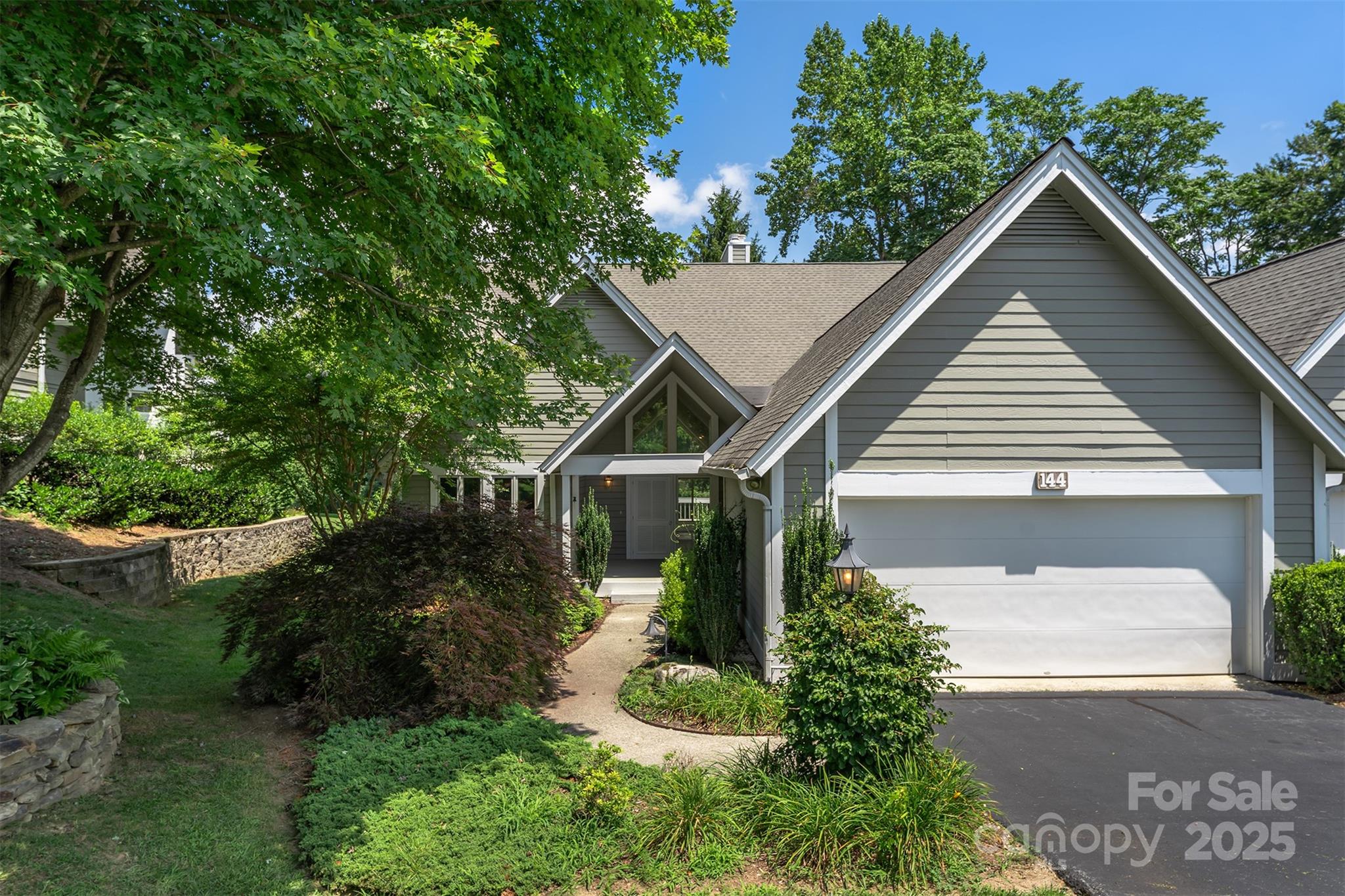 144 Overlook Drive — Flat Rock